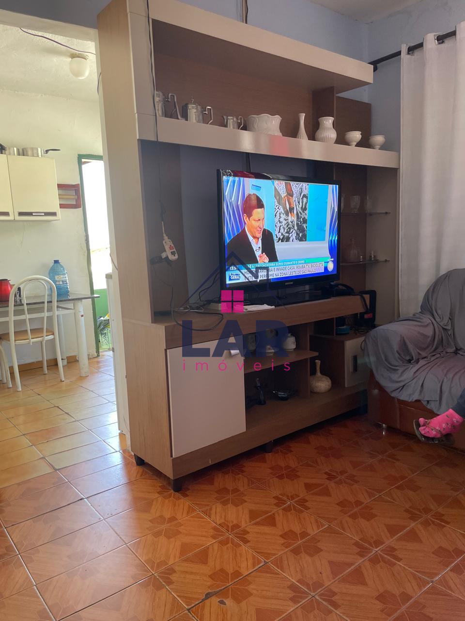 CASA A VENDA COM EXCELENTE LOCALIZAÇÃO E COM PREÇO CONDIZENTE.