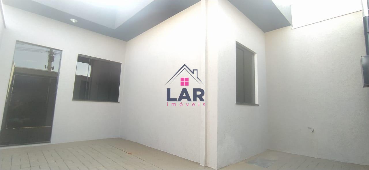 VENDE-SE CASA COM EXCELENTE LOCALIZAÇÃO E ACABAMENTO, COM PREÇO CONDIZENTE