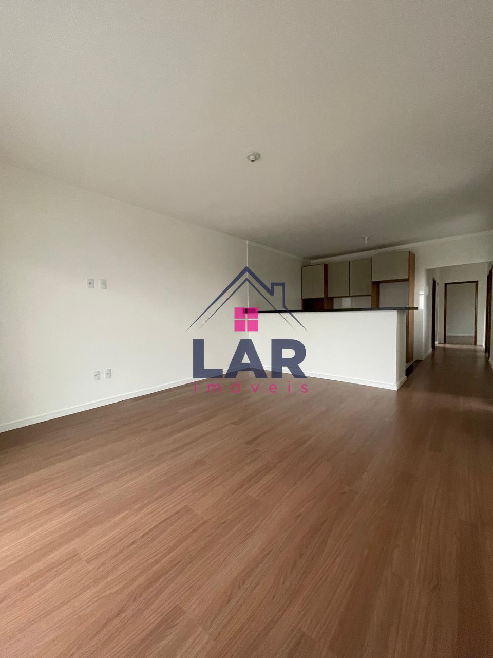 CASA A VENDA COM LOCALIZAÇÃO PRIVILEGIADA E COM EXCELENTE ACABAMENTO