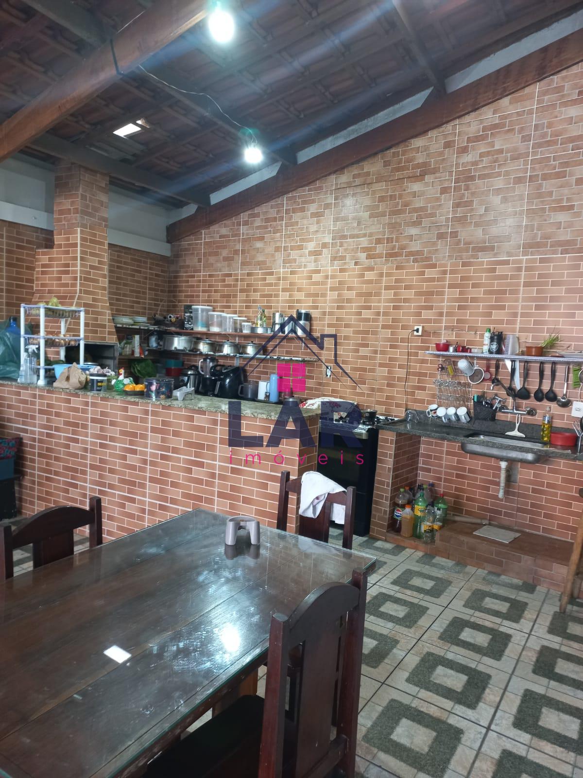 Vende-se Casa com localização privilegiada  e com ótima disposição dos cômodos