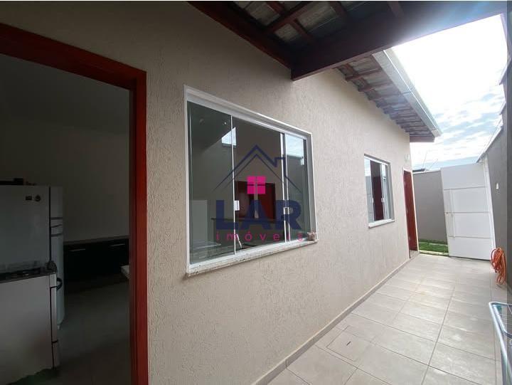 CASA COM EXCELENTE LOCALIZAÇÃO E COM ACABAMENTO DE PRIMEIRO