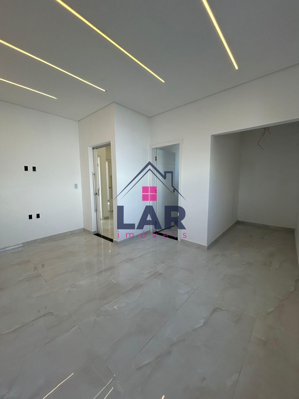 CASA DE ALTO PADRÃO A VENDA COM LOCALIZAÇÃO PRIVILEGIADA