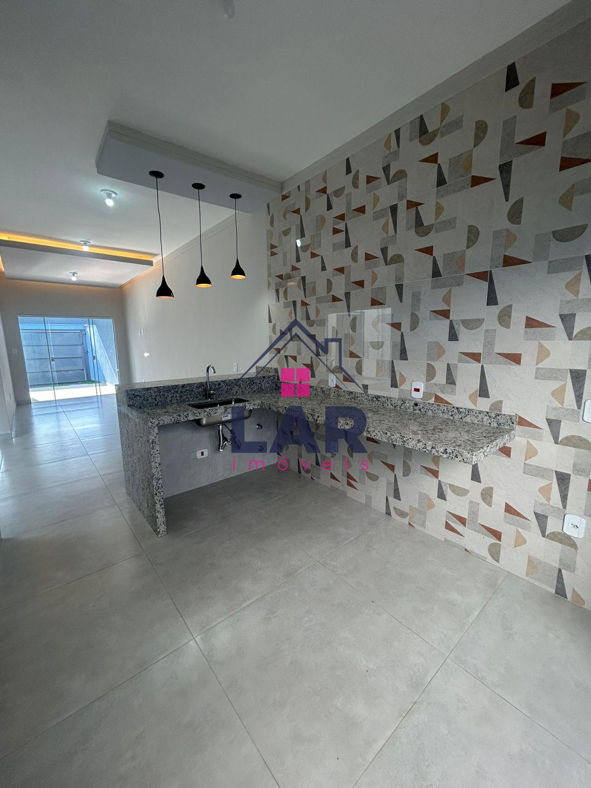 VENDE-SE CASA COM LOCALIZAÇÃO PRIVILEGIADA E COM ACABAMENTO DE PRIMEIRA