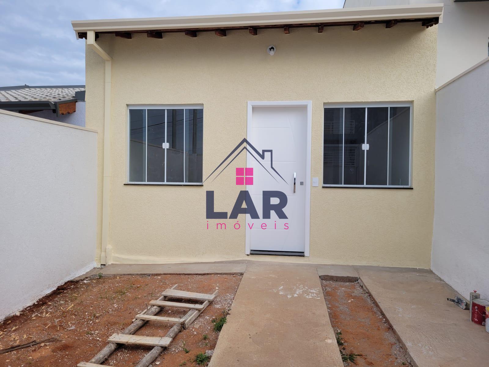 VENDE-SE CASA COM LOCALIAÇÃO PRIVILEGIADA E EXCELENTE ACABAMENTO