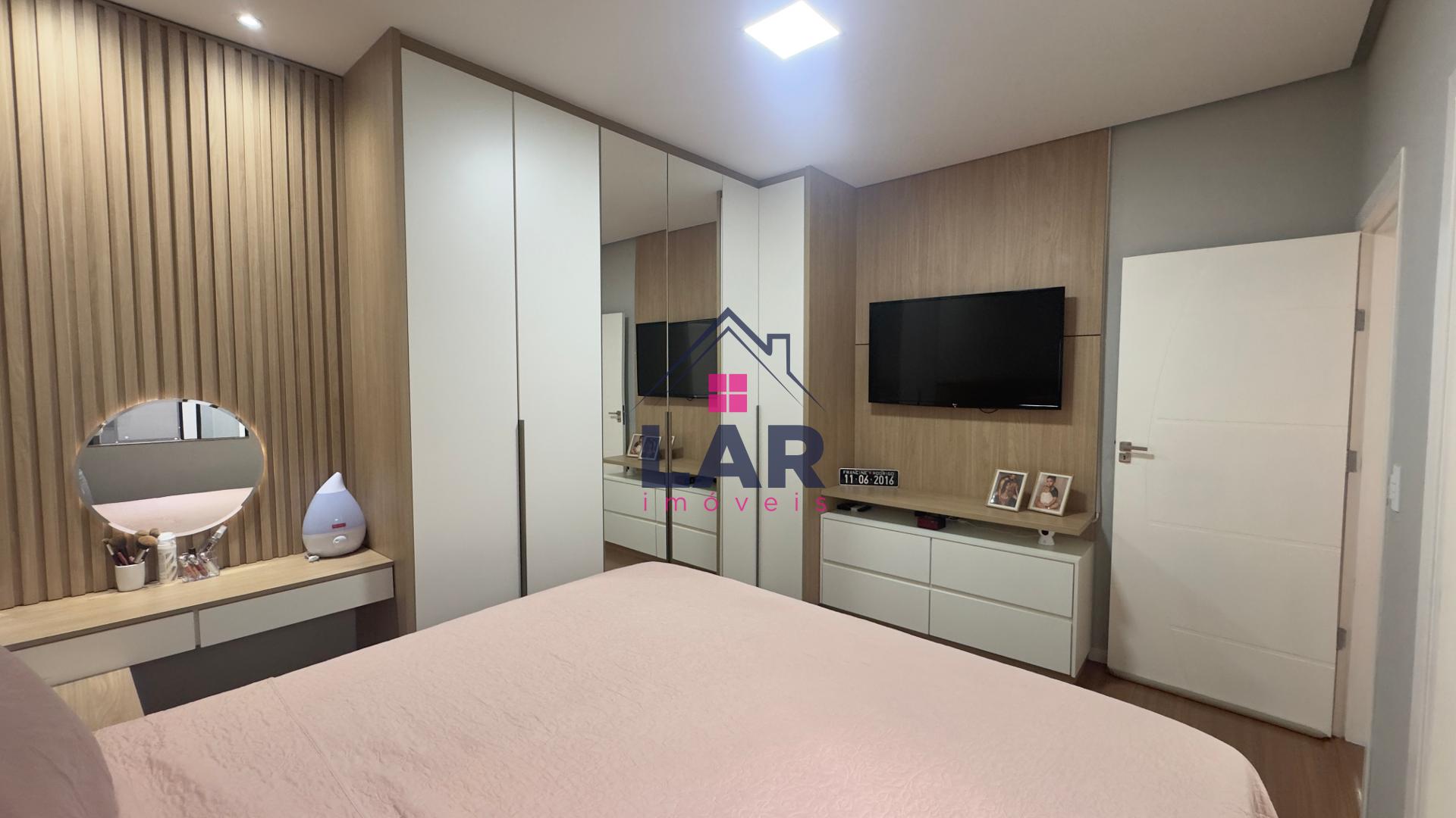 Quarto Suíte com bastante Armários