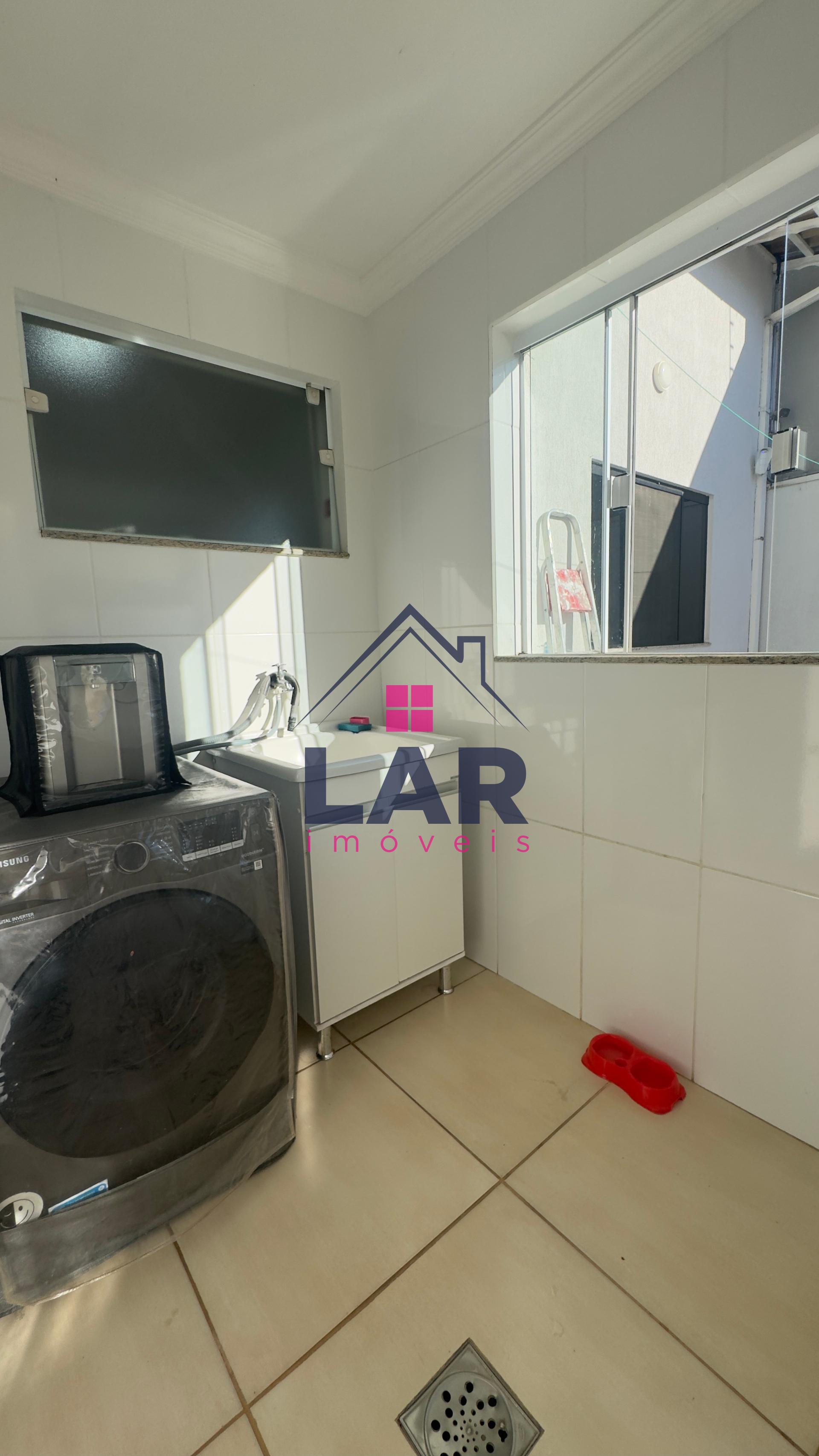 Lavanderia separada da casa e discreta
