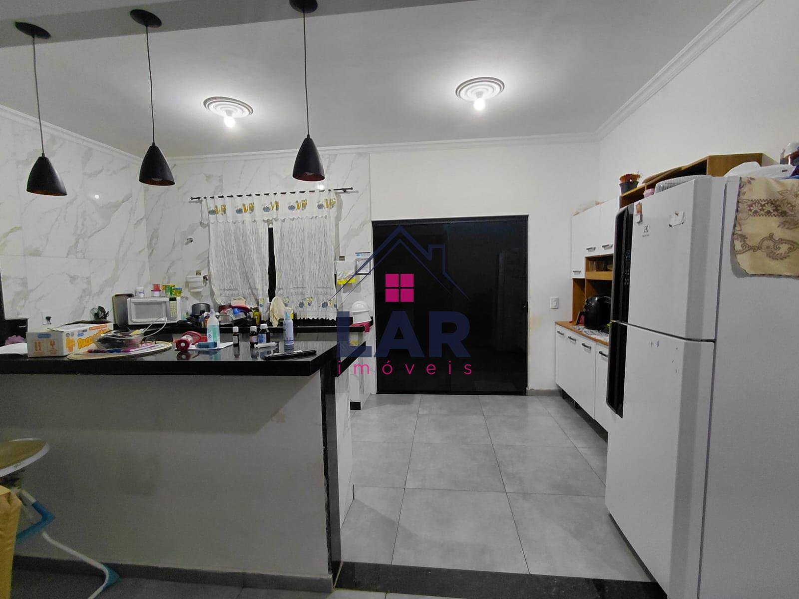 CASA À VENDA EM POUSO ALEGRE  MG BAIRRO PORTAL DO IPIRANGA VALOR: R$ 473.000,00
