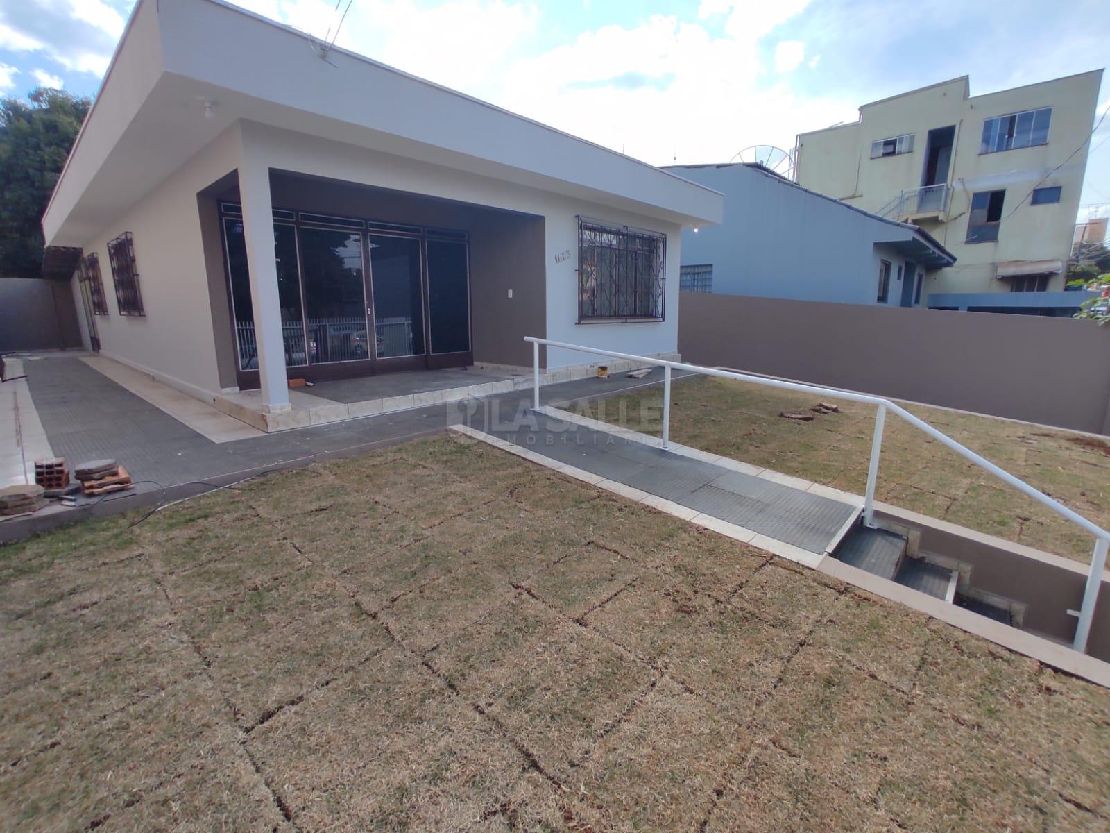 Casa com 3 dormitórios para locação, Centro, TOLEDO - PR