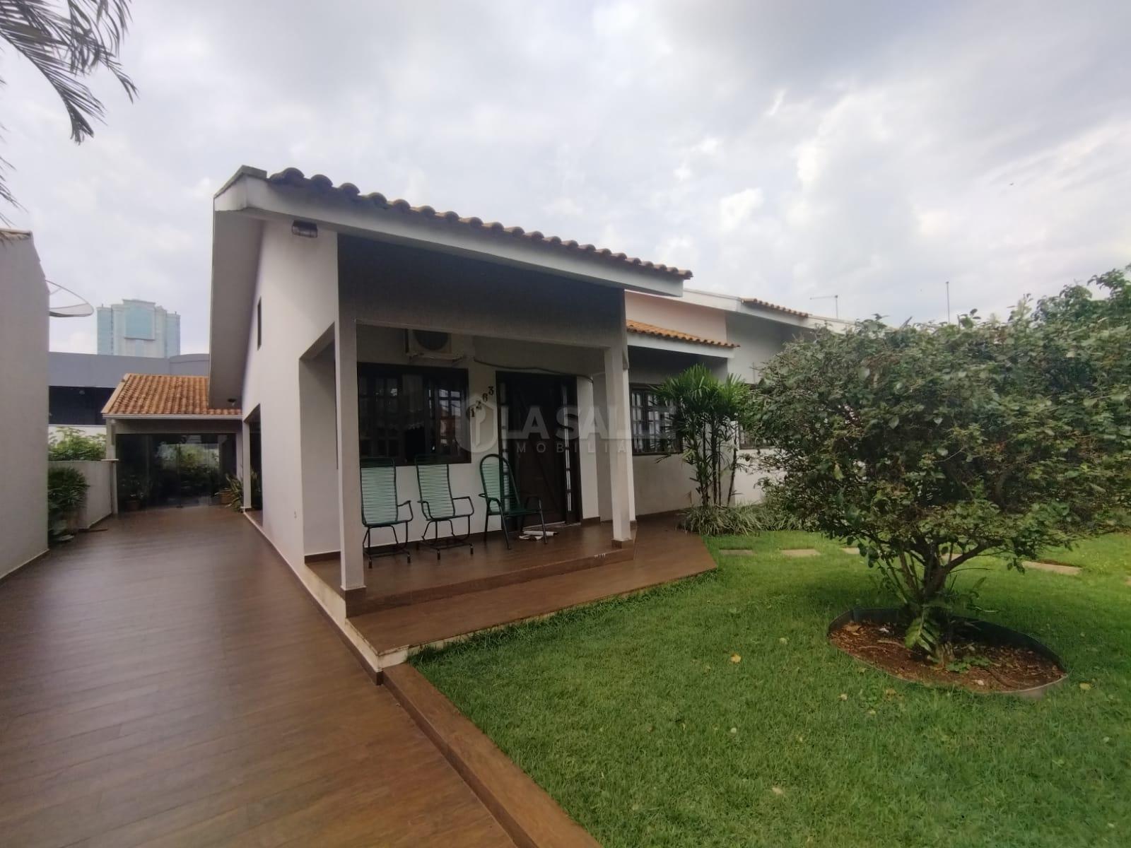 CASA Á VENDA NA VILA INDUSTRIAL COM EXCELENTE LOCALIZAÇÃO