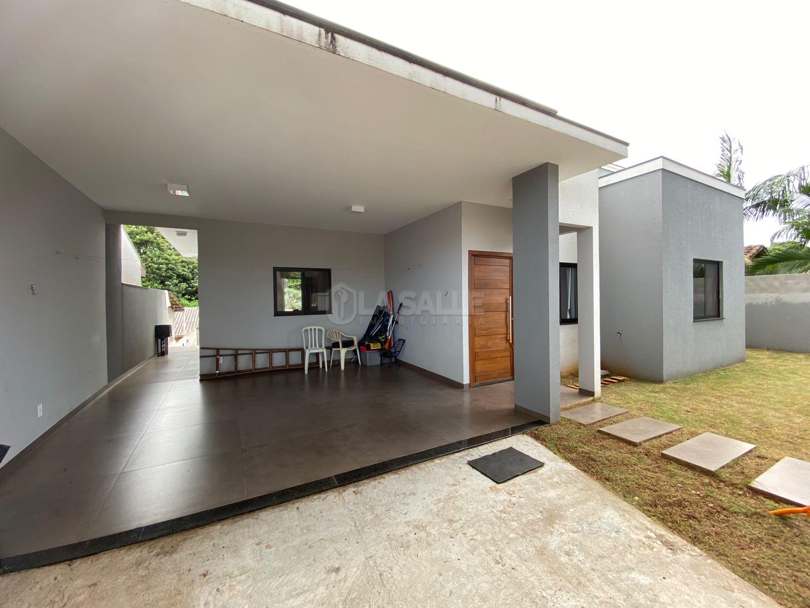 CASA COM PISCINA Á VENDA NA VILA INDUSTRIAL COM SUÍTE MASTER E SOBRA DE TERRENO