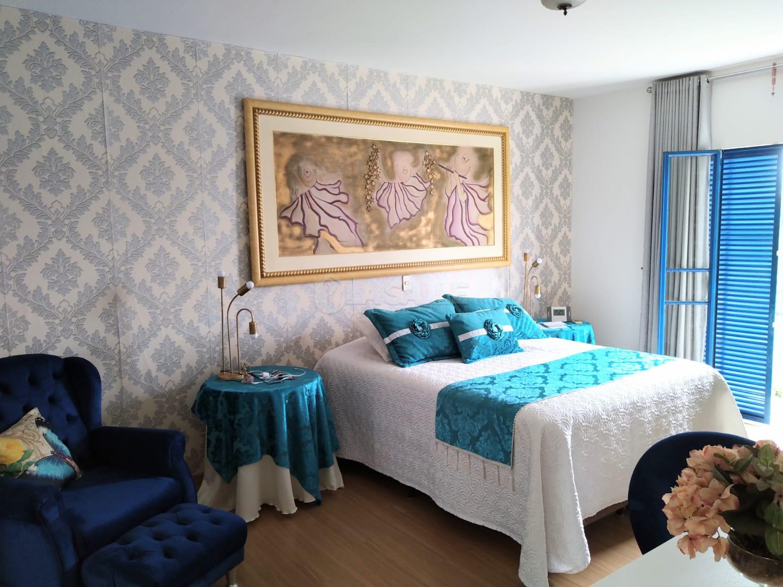 SUITE COM SACADA E CLOSET
