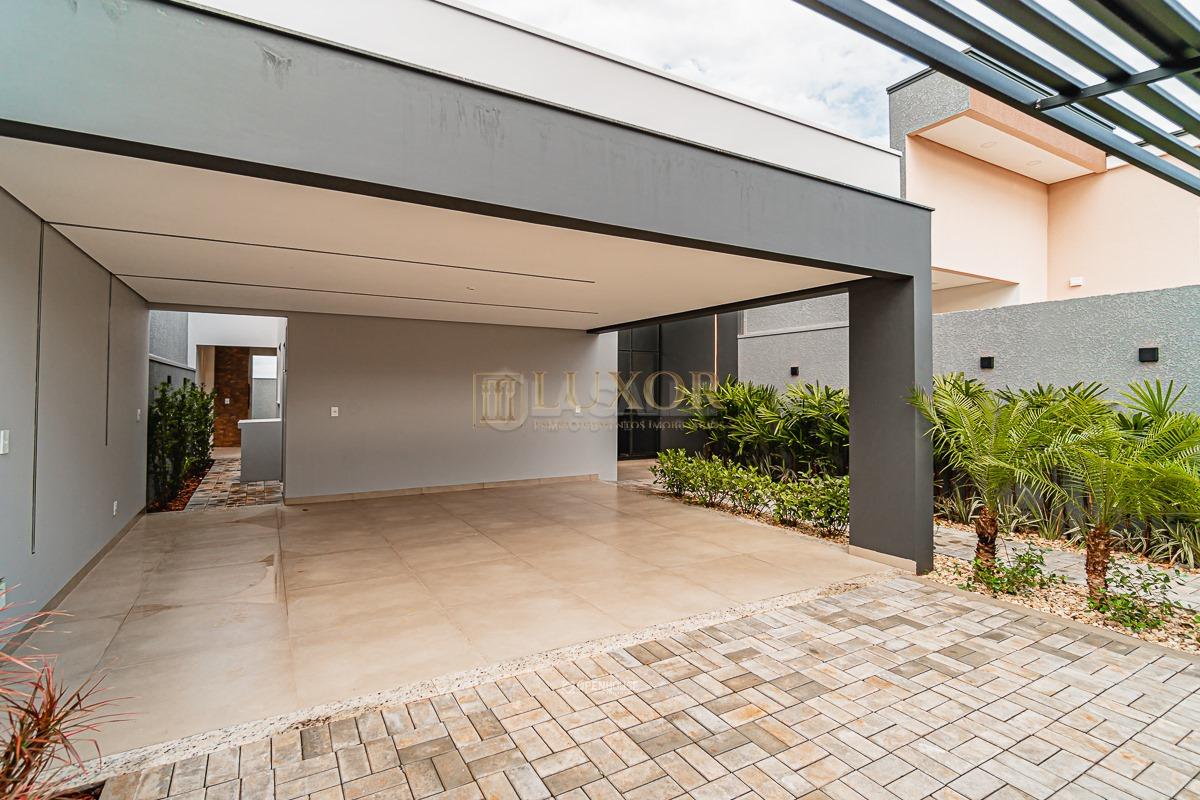 Casa á venda no Jardim Pancera com 01 suíte   02 quartos e sobra de terreno.