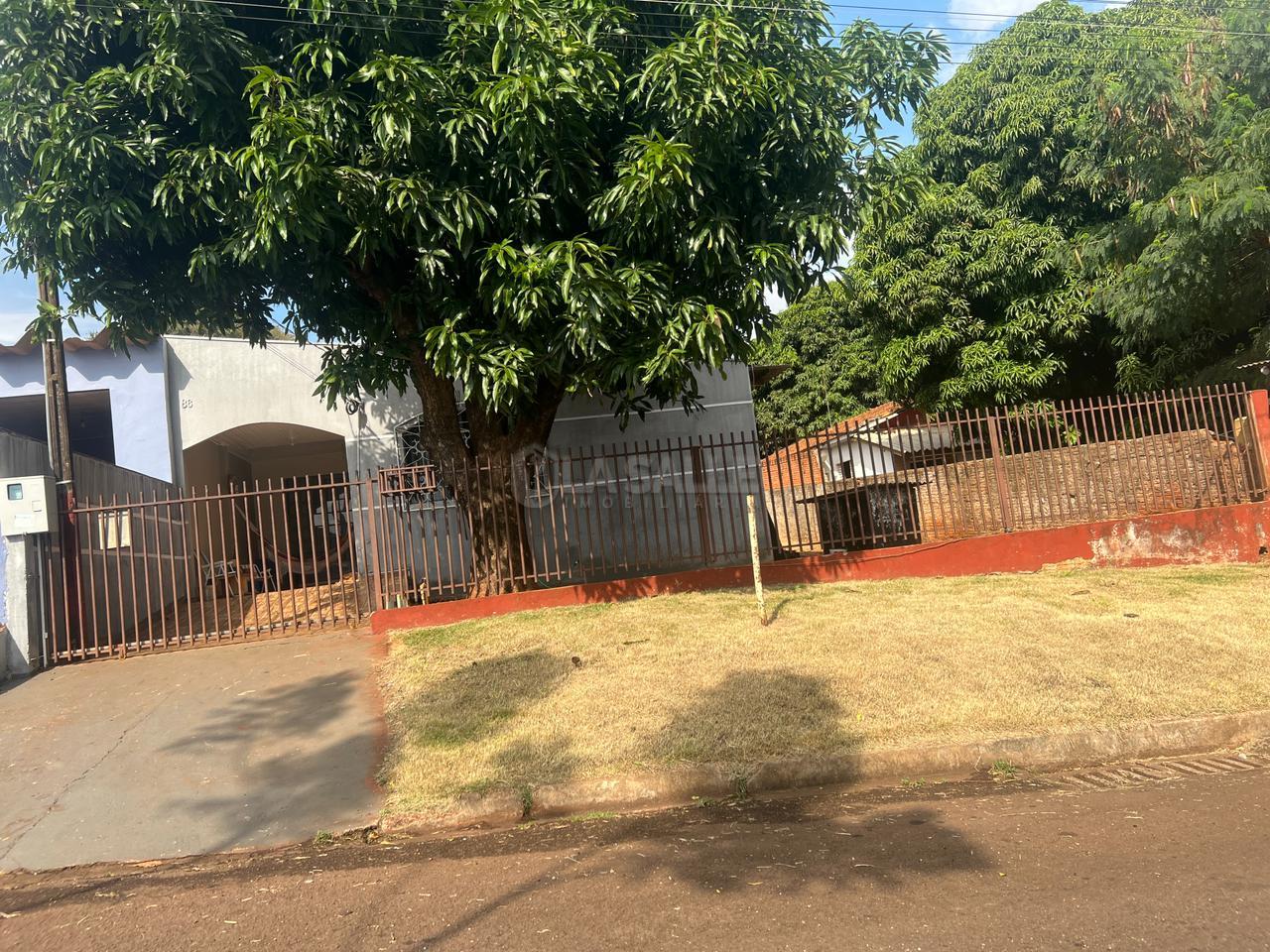 Casa à venda com terreno amplo, Vila Pioneiro, TOLEDO - PR