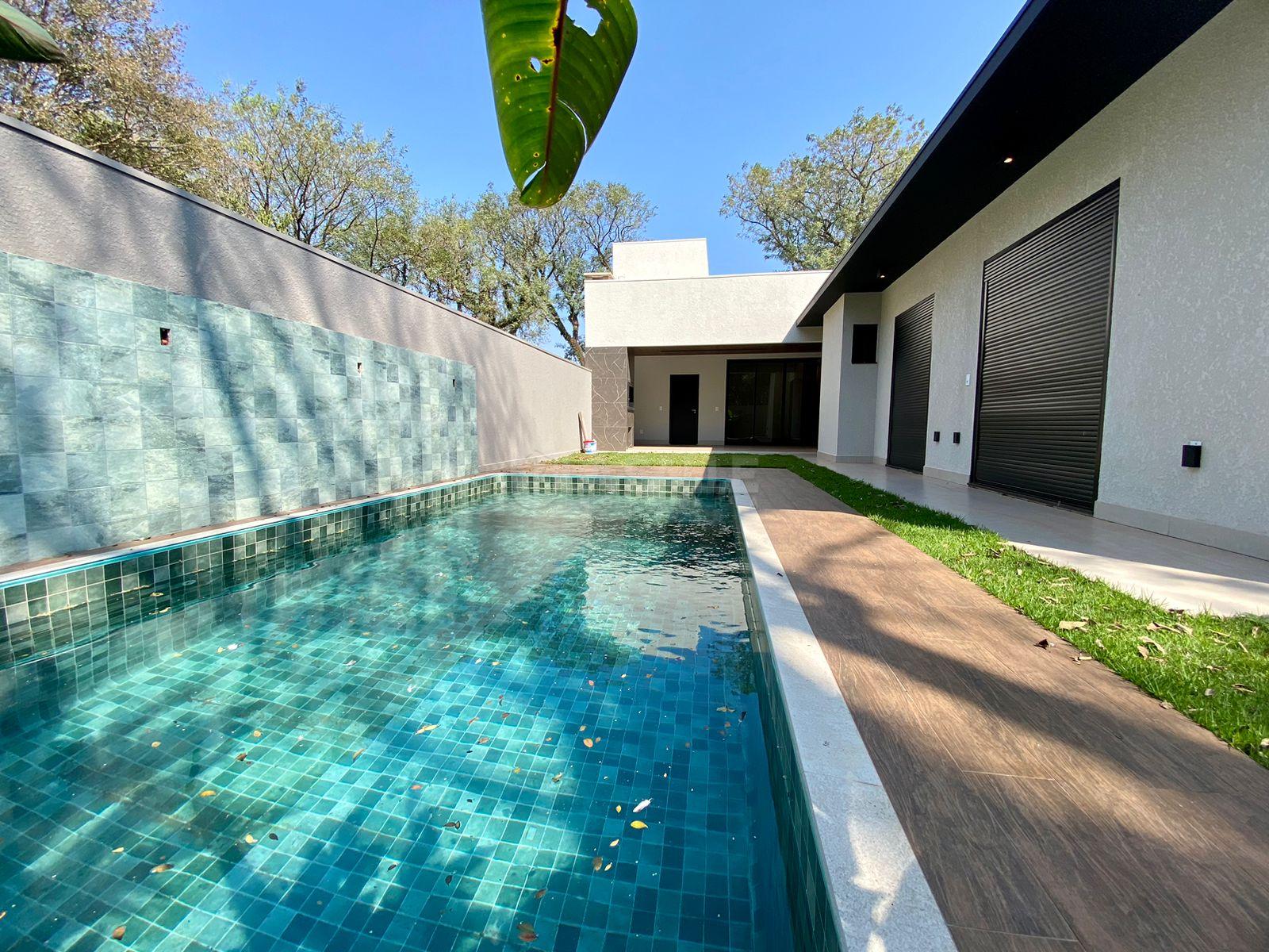 Casa Alto Padrão na Vila Industrial com 01 Suíte   02 Demi-suítes e piscina