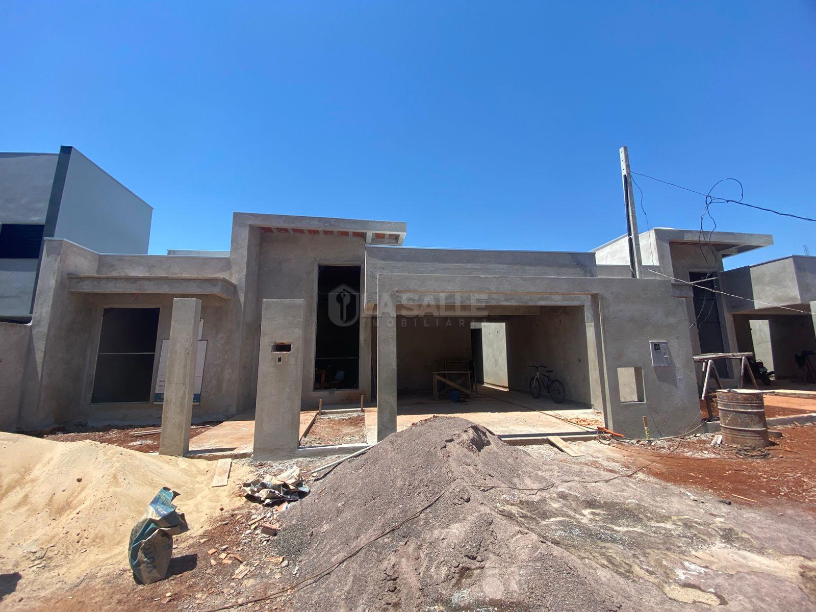 Casa á venda no Vila Becker com 01 suíte   02 quartos, piscina e 02 vagas de garagem coberta.