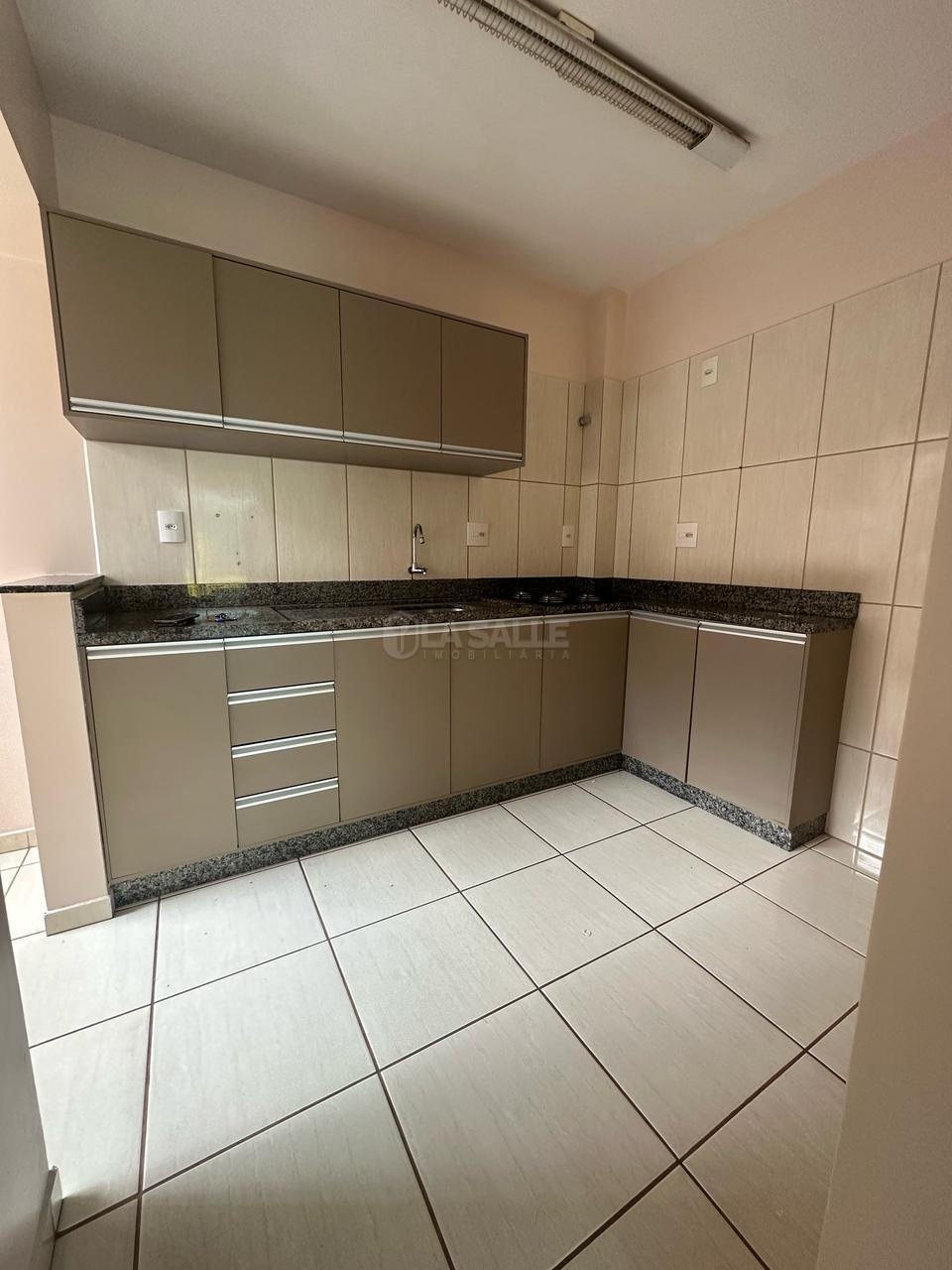 APARTAMENTO COM 01 SUÍTE E 02 QUARTOS PARA LOCAÇÃO NO CENTRO - TOLEDO PR