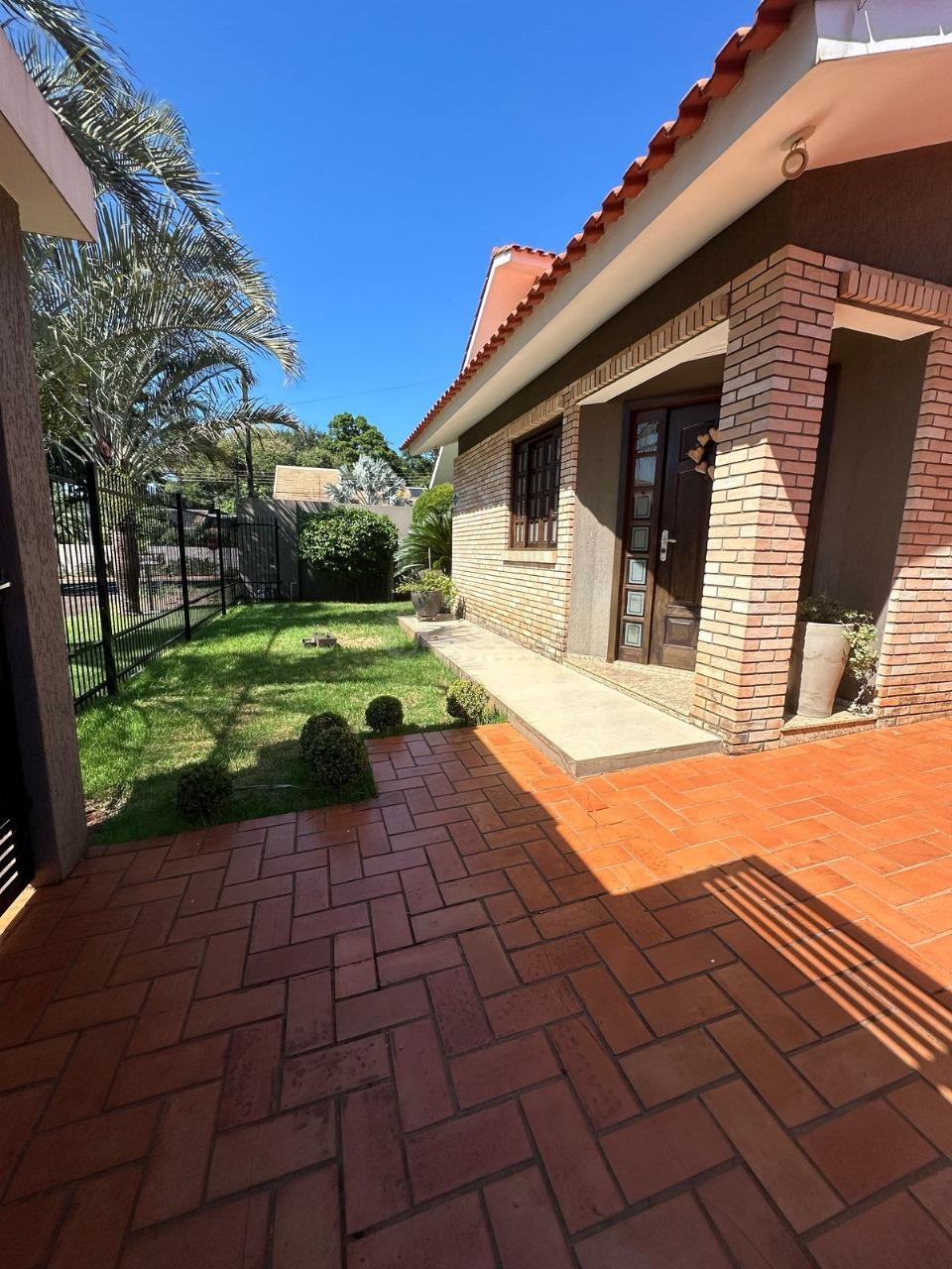 CASA COM 01 SUÍTE E 02 QUARTOS PARA LOCAÇÃO NO JARDIM PANCERA - TOLEDO PR