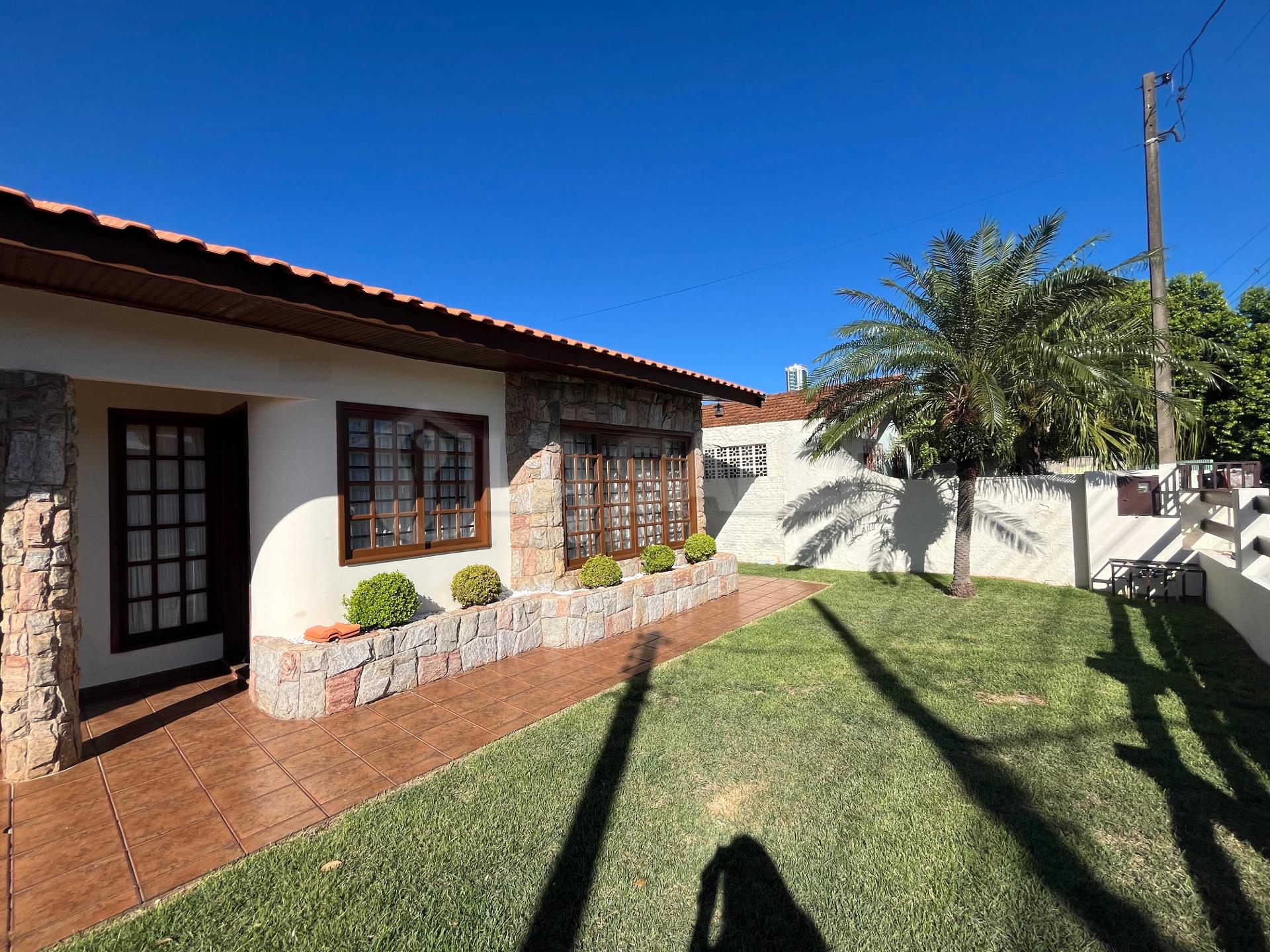 CASA SEMI MOBILIADA COM PISCINA PARA LOCAÇÃO NO JD. GISELA - TOLEDO PR