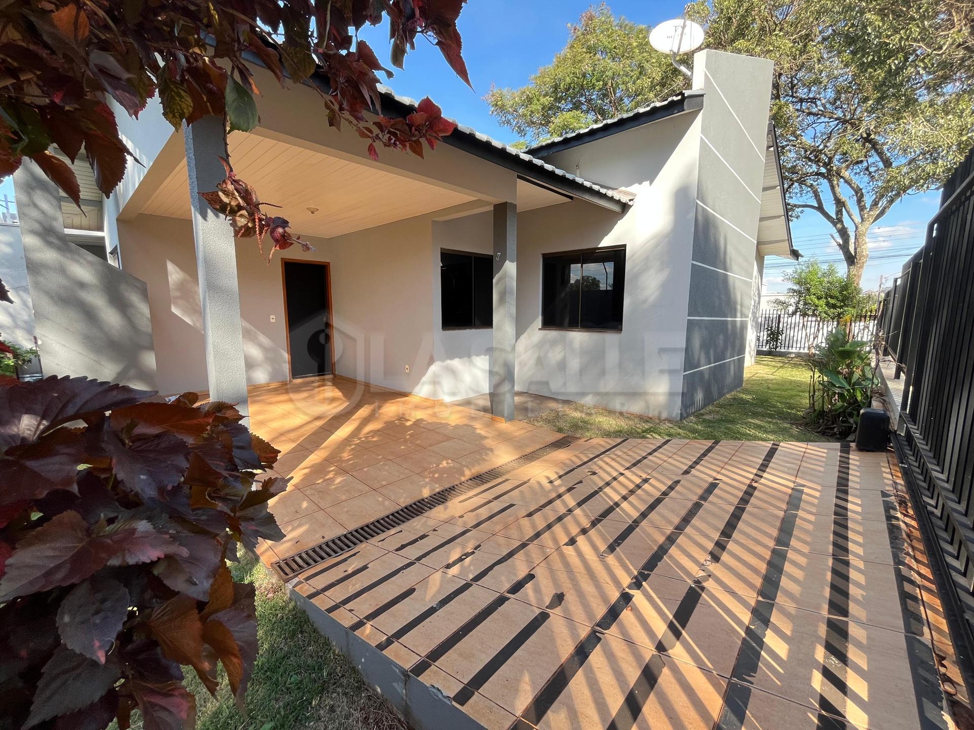 CASA COM 01 SUÍTE E 02 QUARTOS PARA LOCAÇÃO NO CENTRO DE TOLEDO PR