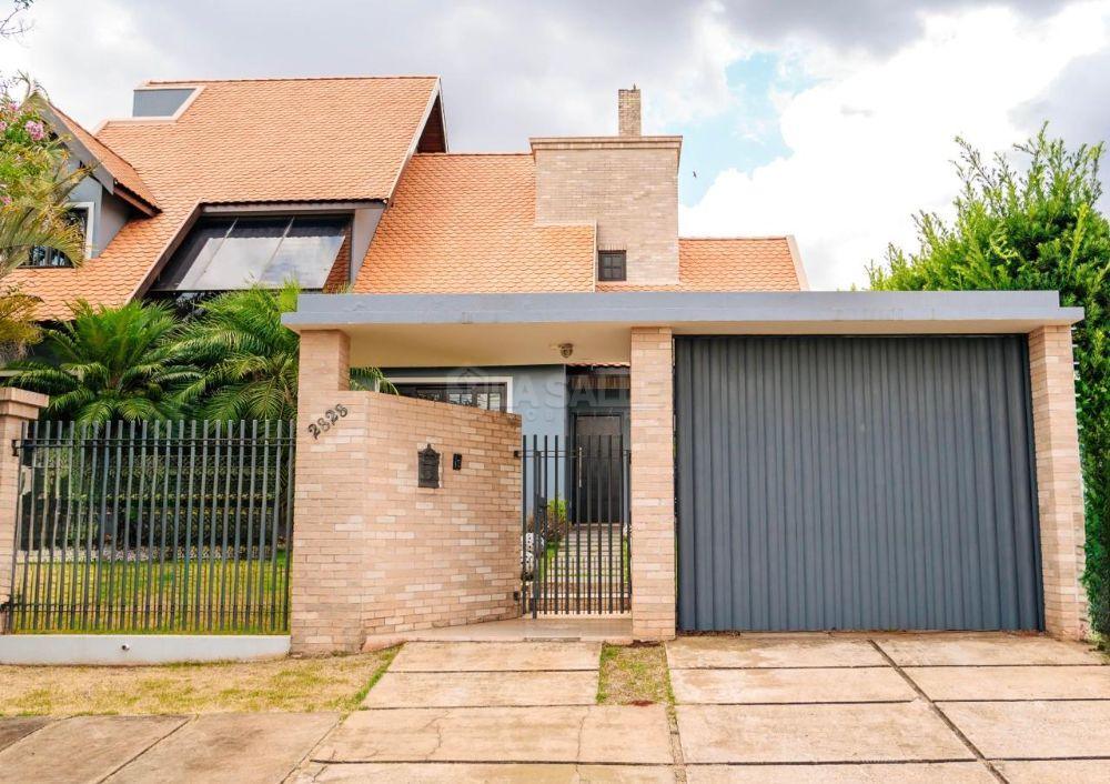 SOBRADO À VENDA  COM PISCINA E AREA GOURMET NO CENTRO DE TOLEDO