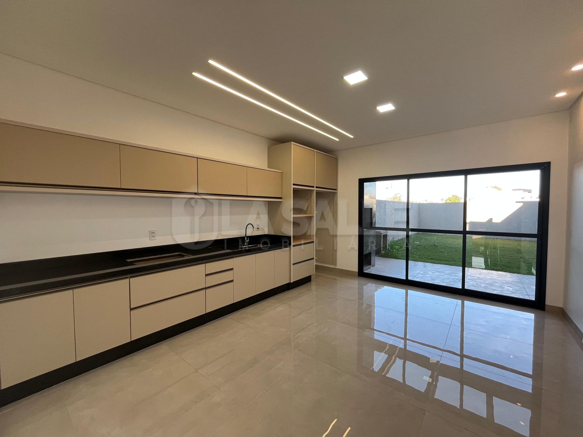 SOBRADO NOVO COM 01 SUÍTE E 02 QUARTOS PARA LOCAÇÃO, VILA INDUSTRIAL - TOLEDO PR