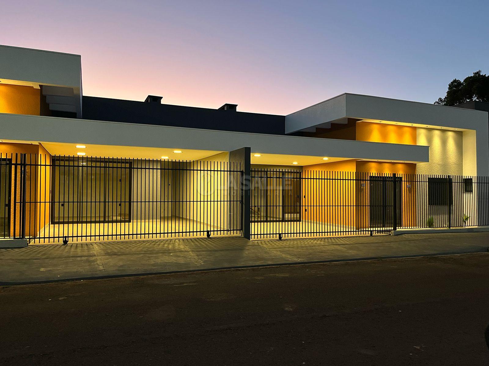 CASA COM 01 SUÍTE E 02 QUARTOS À VENDA NO JD COOPAGRO EM TOLEDO