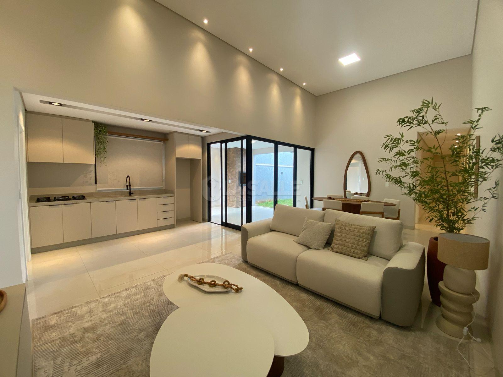 Casa semi mobiliada á venda no Jardim Pancera com 01 suíte   02 quartos e sobra de terreno.