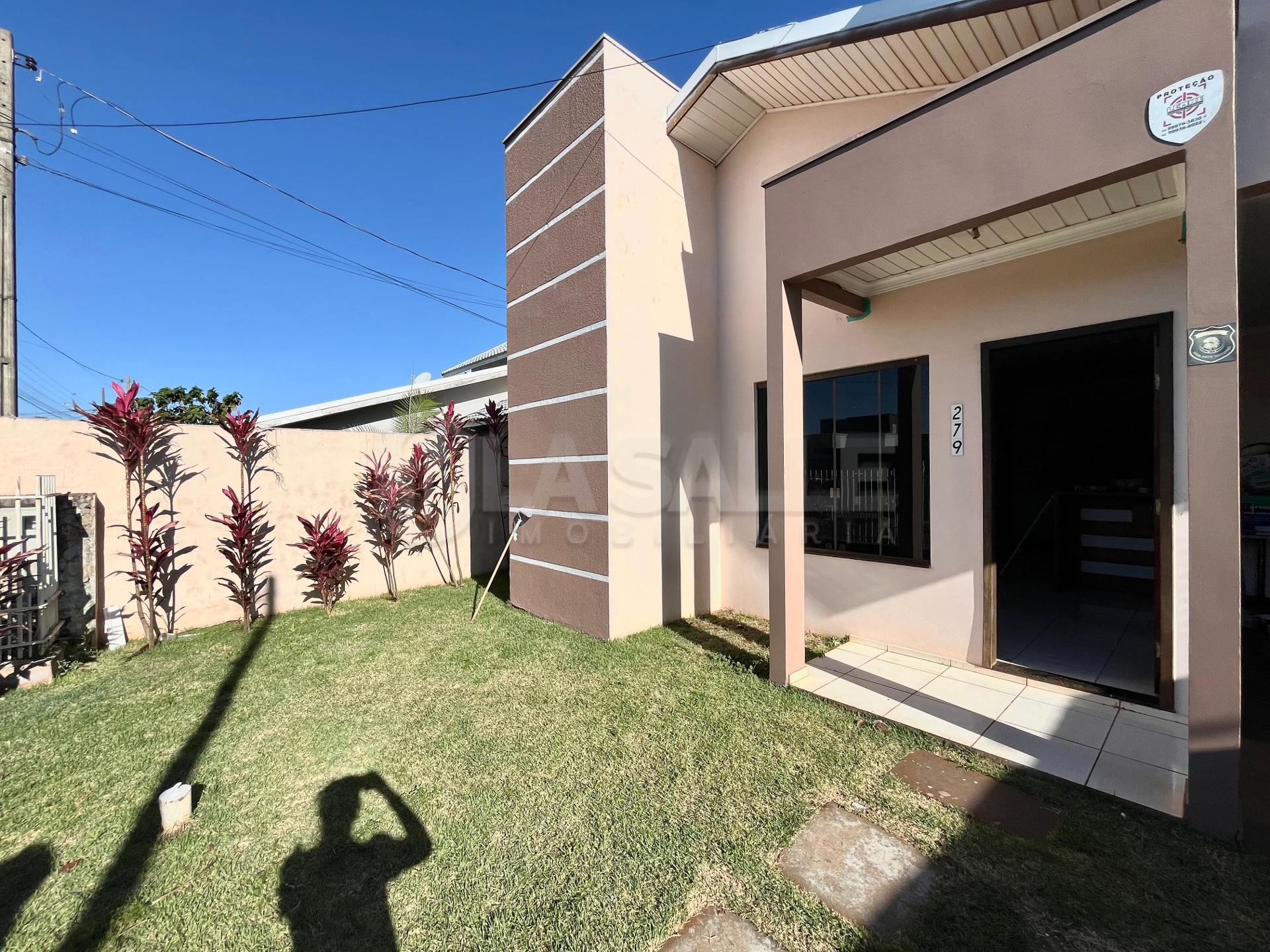 CASA PARA LOCAÇÃO COM 01 SUÍTE E 02 QUARTOS NO JD. COOPAGRO - TOLEDO PR