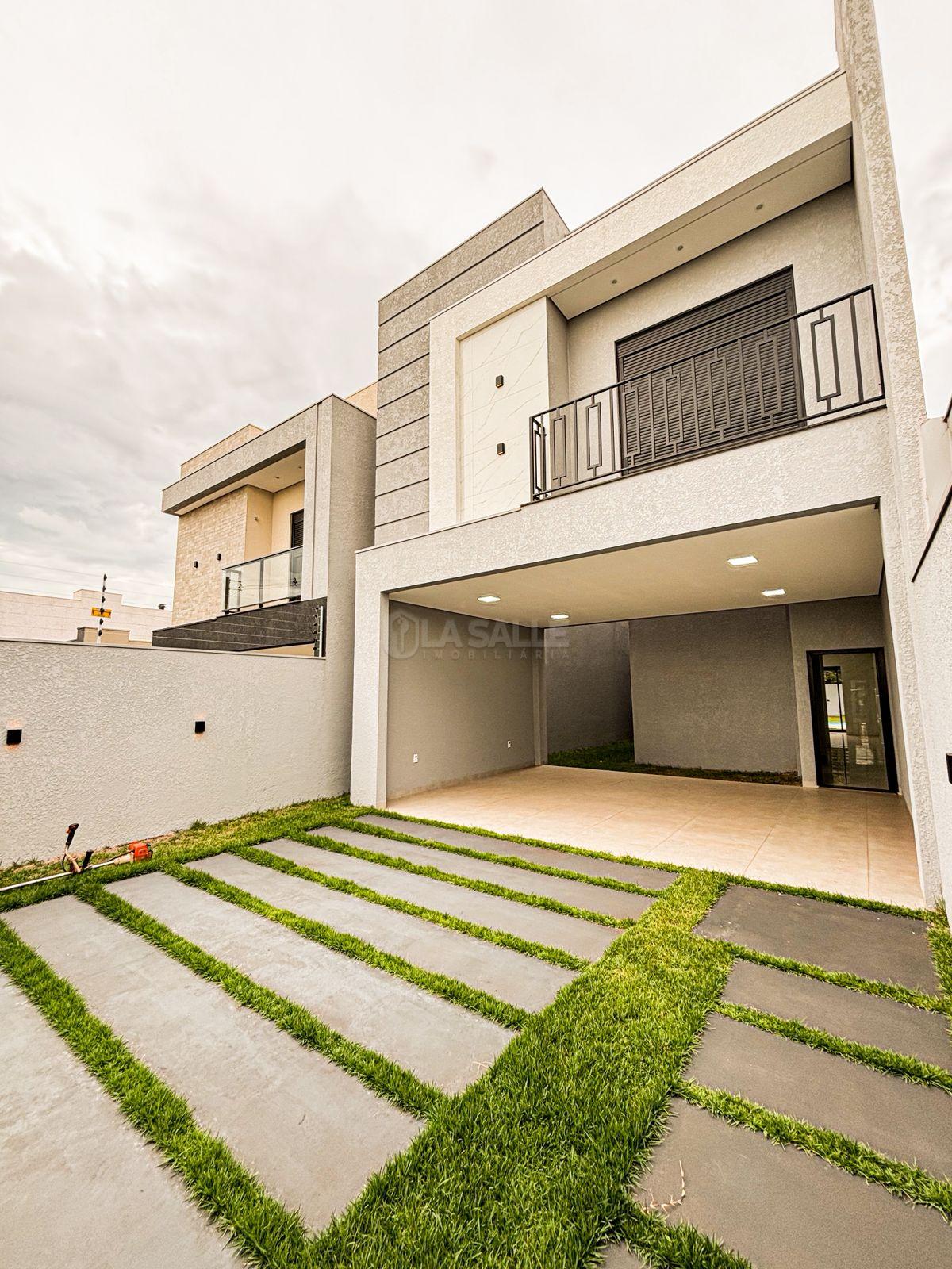 Sobrado de alto padrão com 3 suítes e localização privilegiada em Toledo