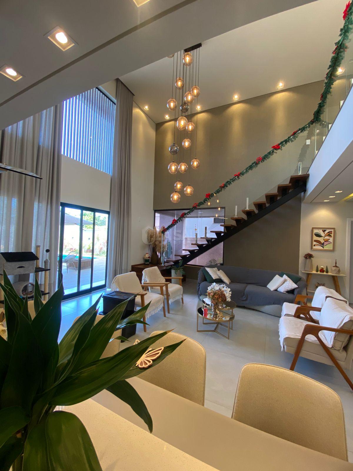 Sobrado triplex  à venda, Jardim Tocantins, com elevador, garagem para 4 veículos e piscina