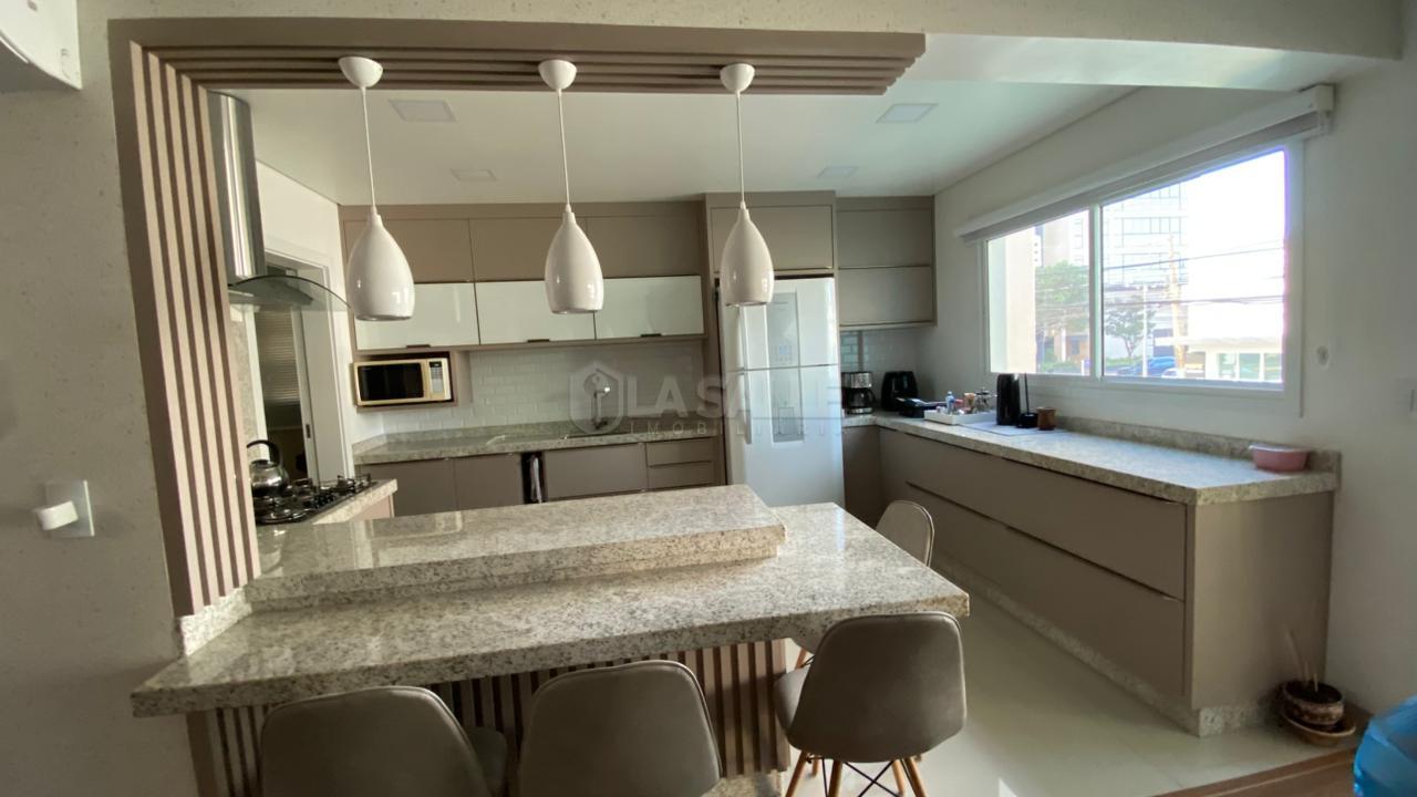 Apartamento semi mobiliado á venda no Jardim La Salle com 1 suíte   2 quartos e 2 vagas de garagem