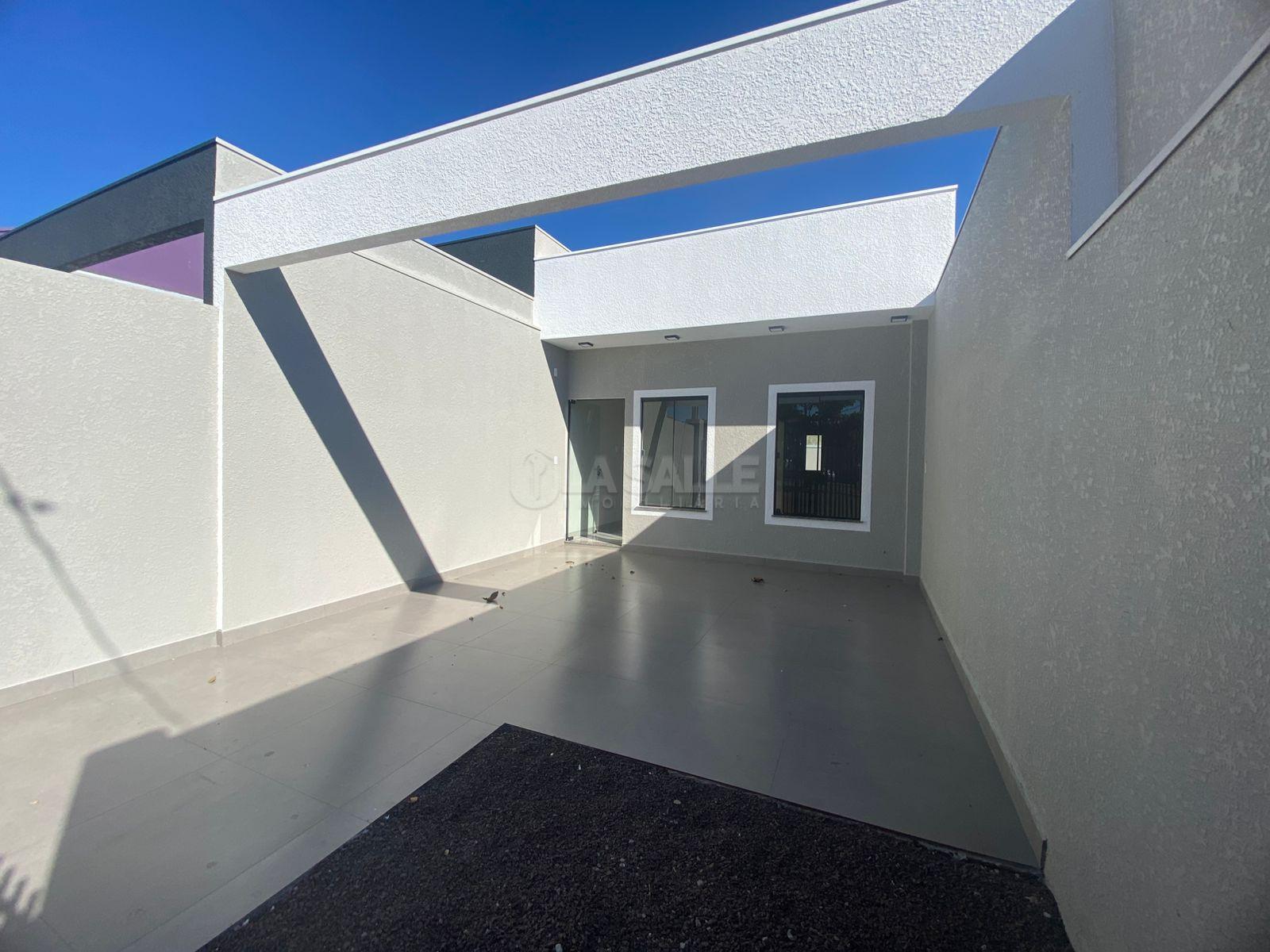 Casa á venda no Jardim Pinheirinho com 02 quartos e sobra de terreno