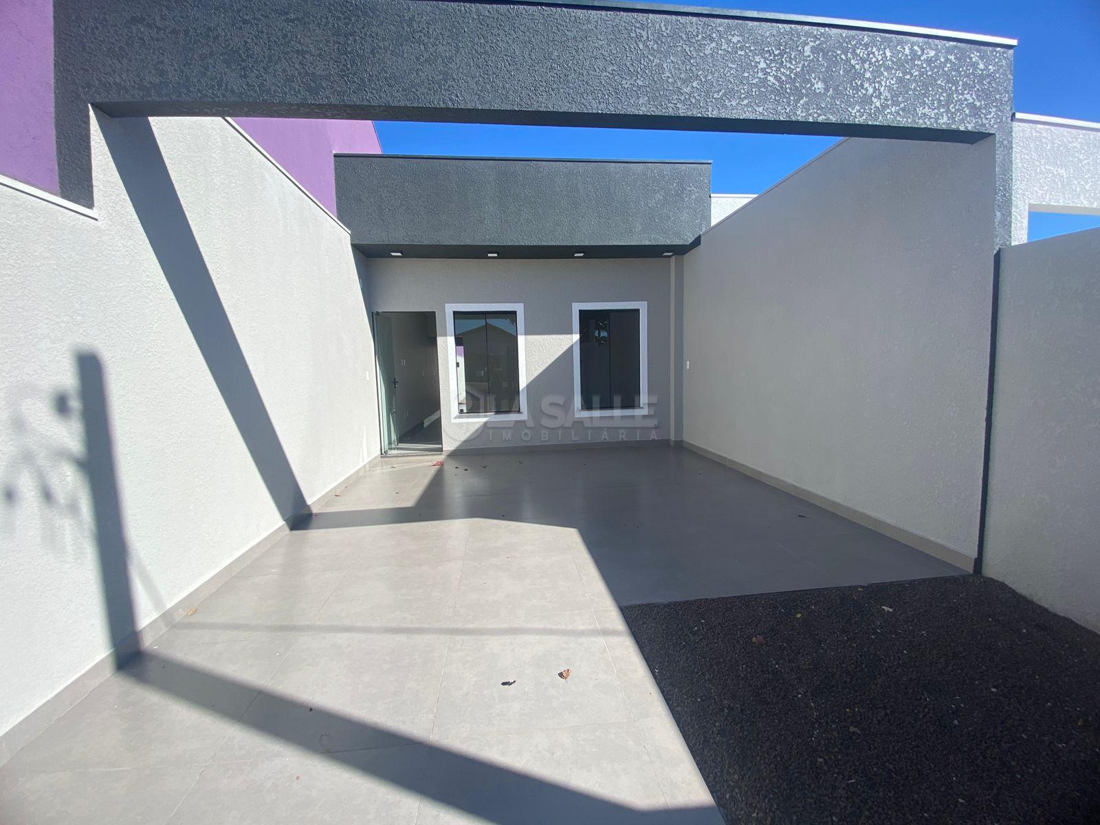 Casa á venda no Jardim Pinheirinho com 02 quartos e sobra de terreno