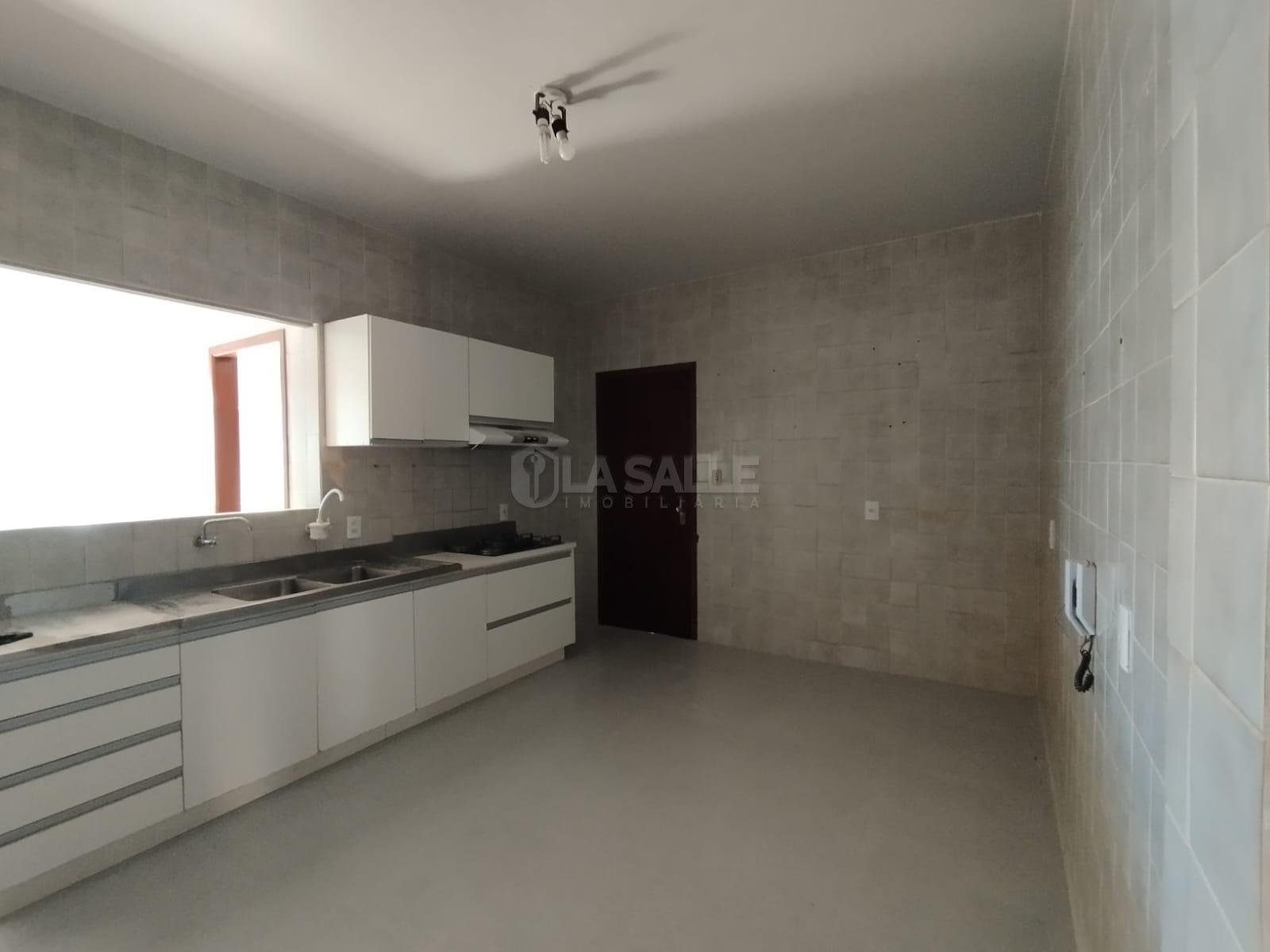 Apartamento com 4 Quartos para Locação no Centro, Toledo/PR
