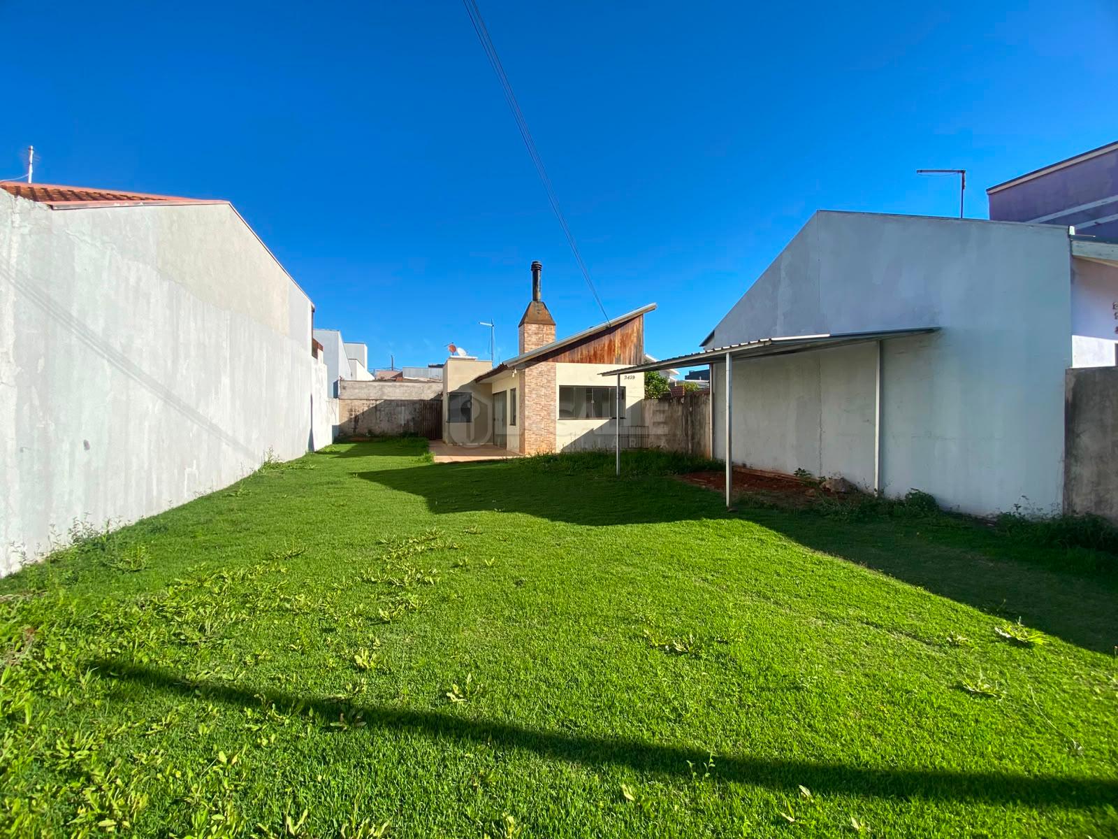 Casa á venda no Jardim Coopagro com terreno de 250 m²