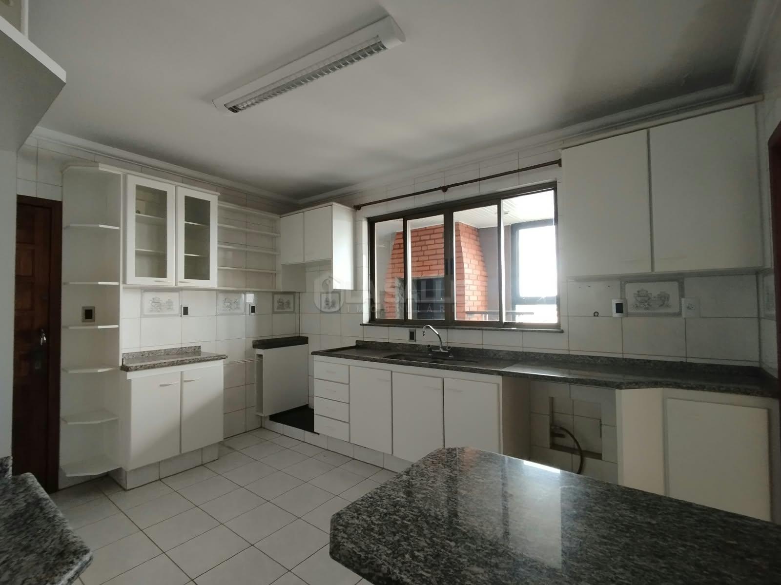 APARTAMENTO COM 01 SUÍTE E  02 QUARTOS PARA LOCAÇÃO, CENTRO- TOLEDOPR
