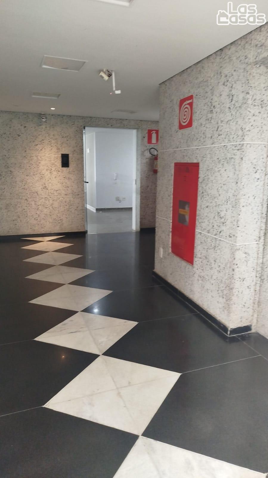 ANDAR COMERCIAL EM FRENTE AO HOSPITAL MADRE TEREZA LOCAAO
