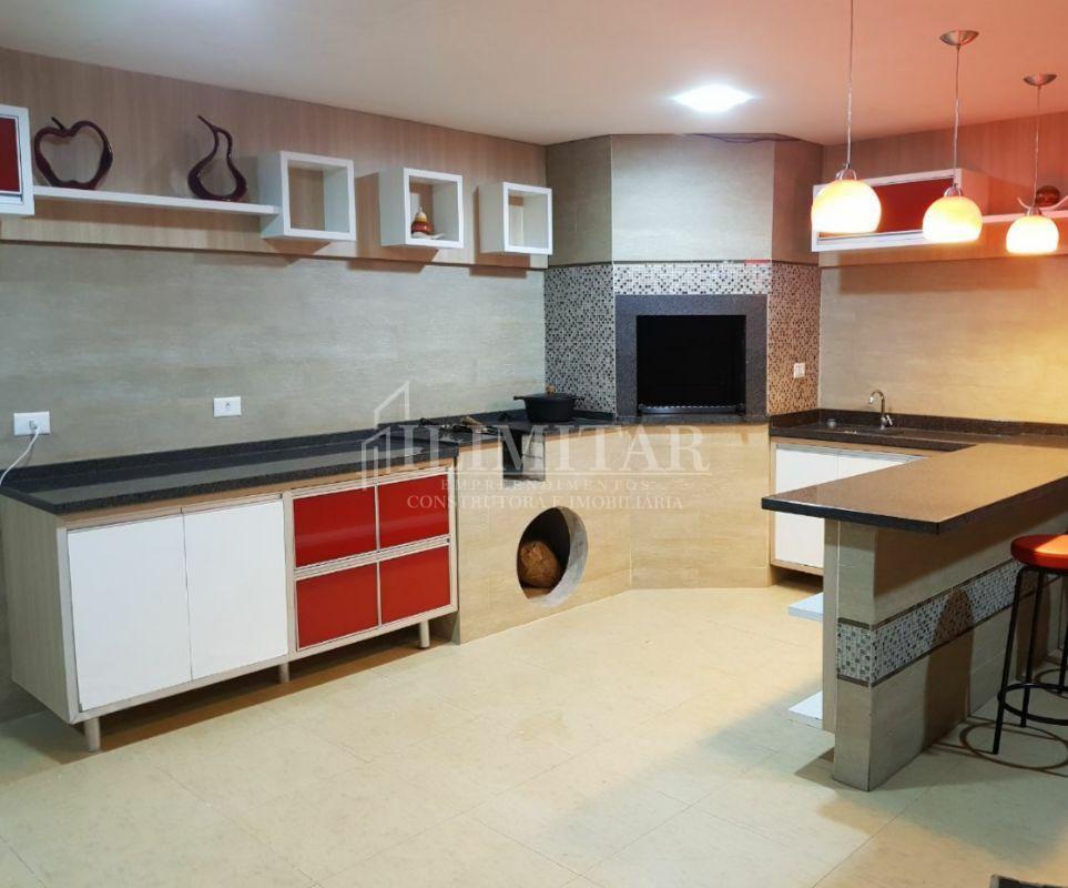 CASA NO JARDIM IGUAÇU COM PISCINA