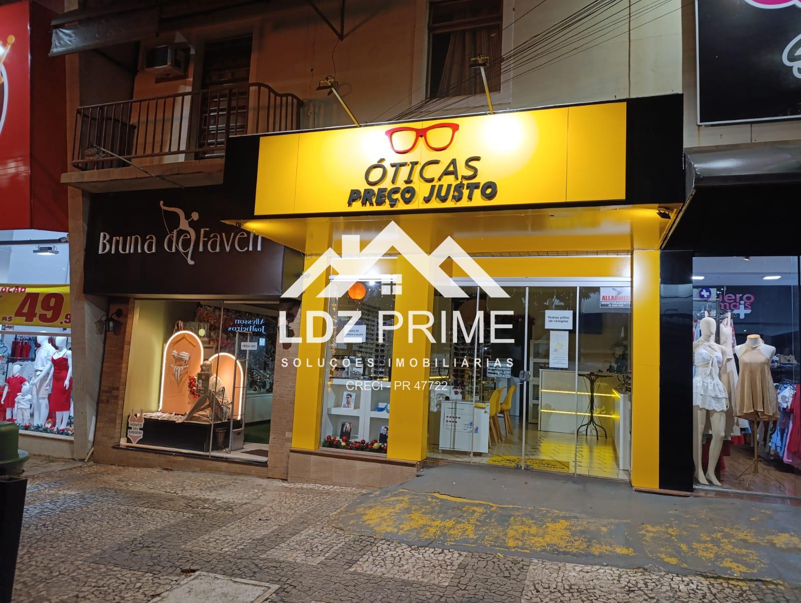 Estabelecimento comercial ?tica Pre?o Justo, localizado em Med...