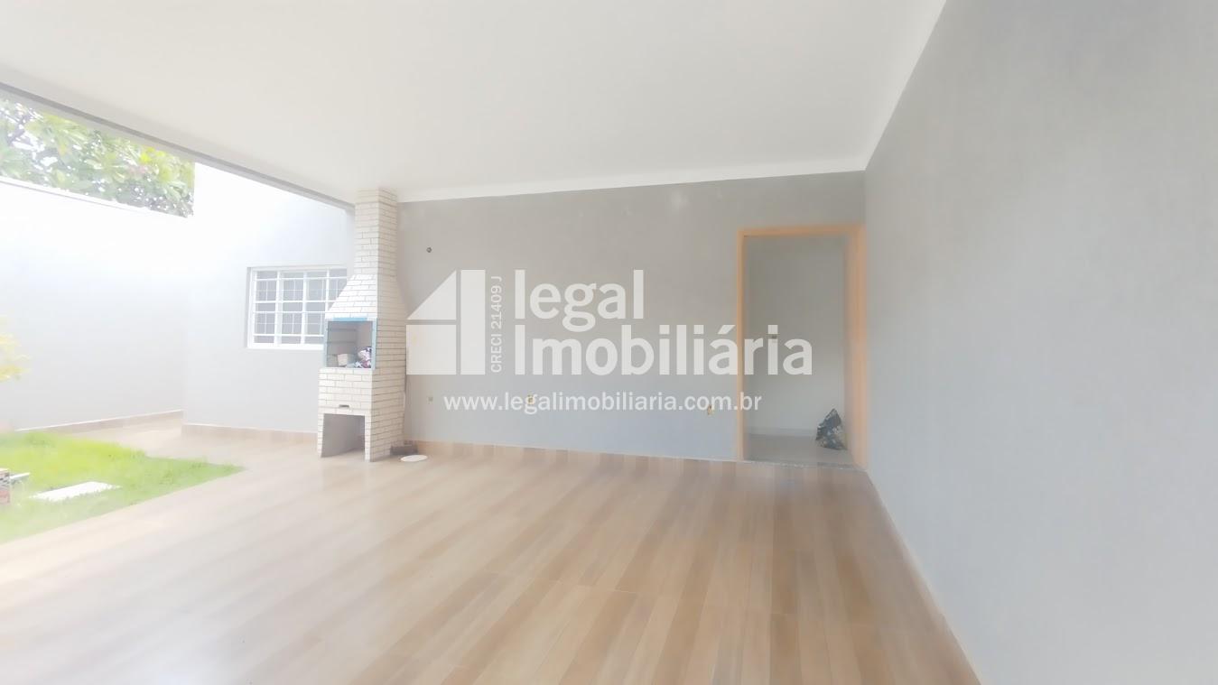 Casa Nova, 3 Dormitórios, Suíte, Churrasqueira e Quintal com Jabuticabeira  