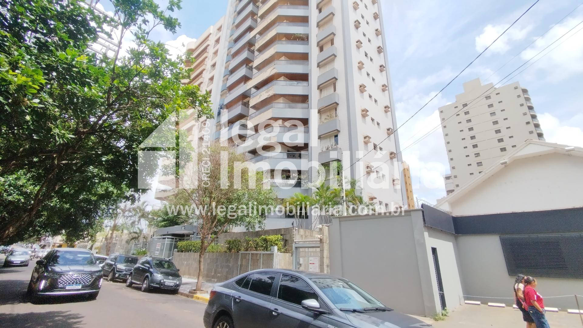 Apto com 4 dormitórios, 2 suites apenas uma quadra do Shopping Santa Úrsula.