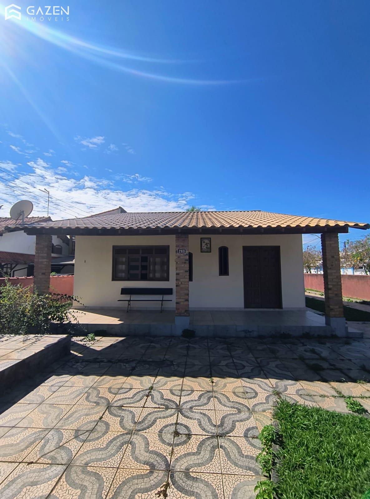 Casa com 3 quartos e ?rea com churrasqueira ? venda no Boqueir...