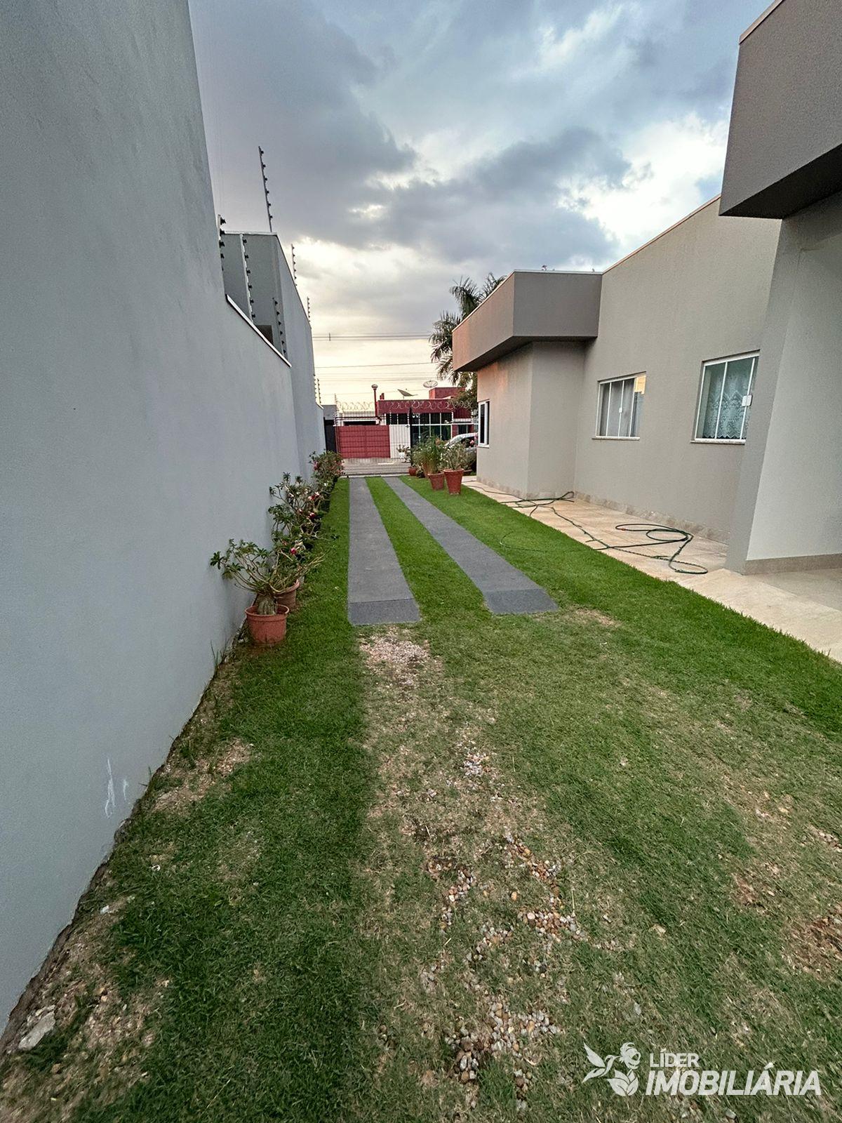 CASA À VENDA COM DOIS DORMITÓRIOS NO BAIRRO BANDEIRANTES VI