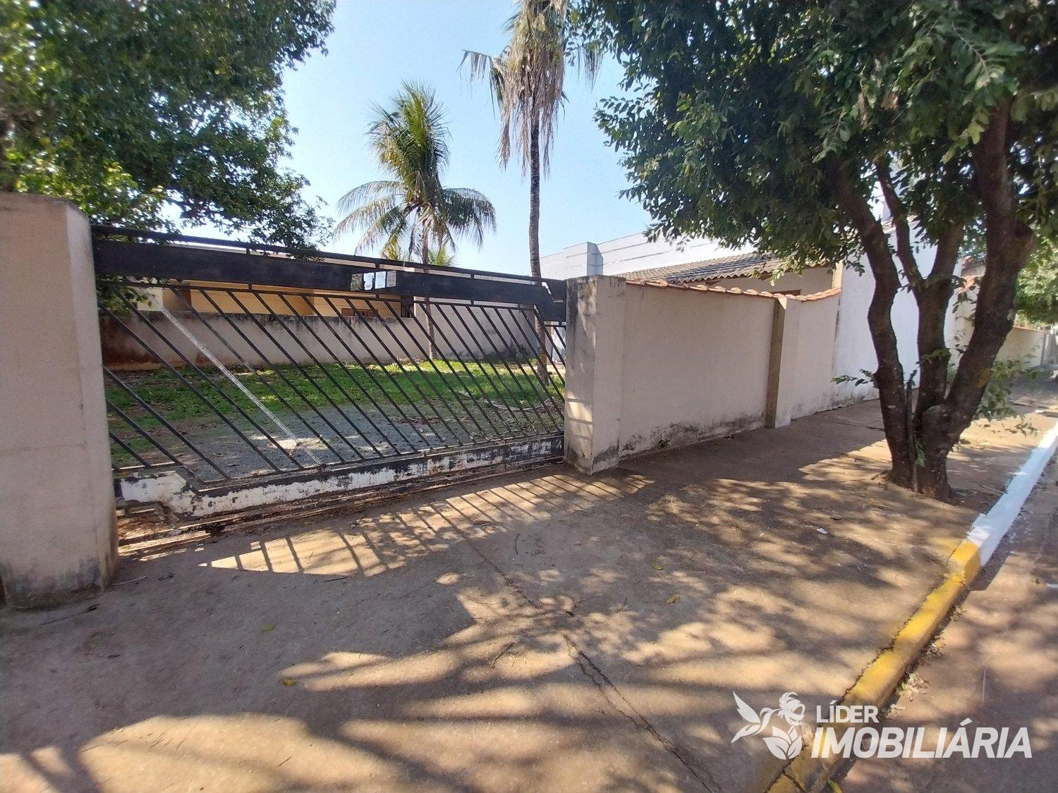 CASA A VENDA EM ÓTIMA LOCALIZAÇÃO, BAIRRO BANDEIRANTES, LUCAS ...