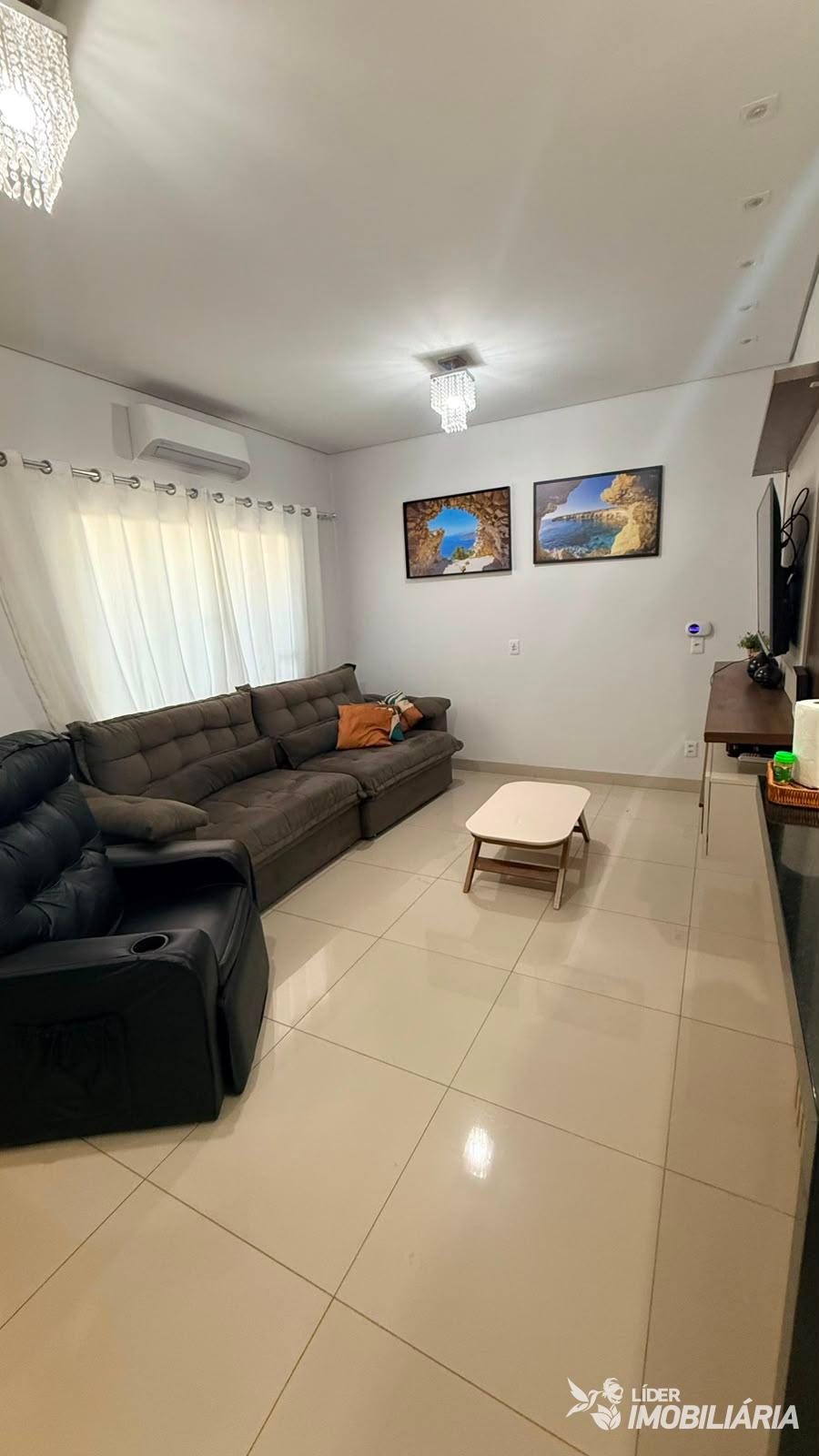 CASA MODERNA LOCALIZADA NO BAIRRO PARQUE DAS ARARAS LUCAS DO R...