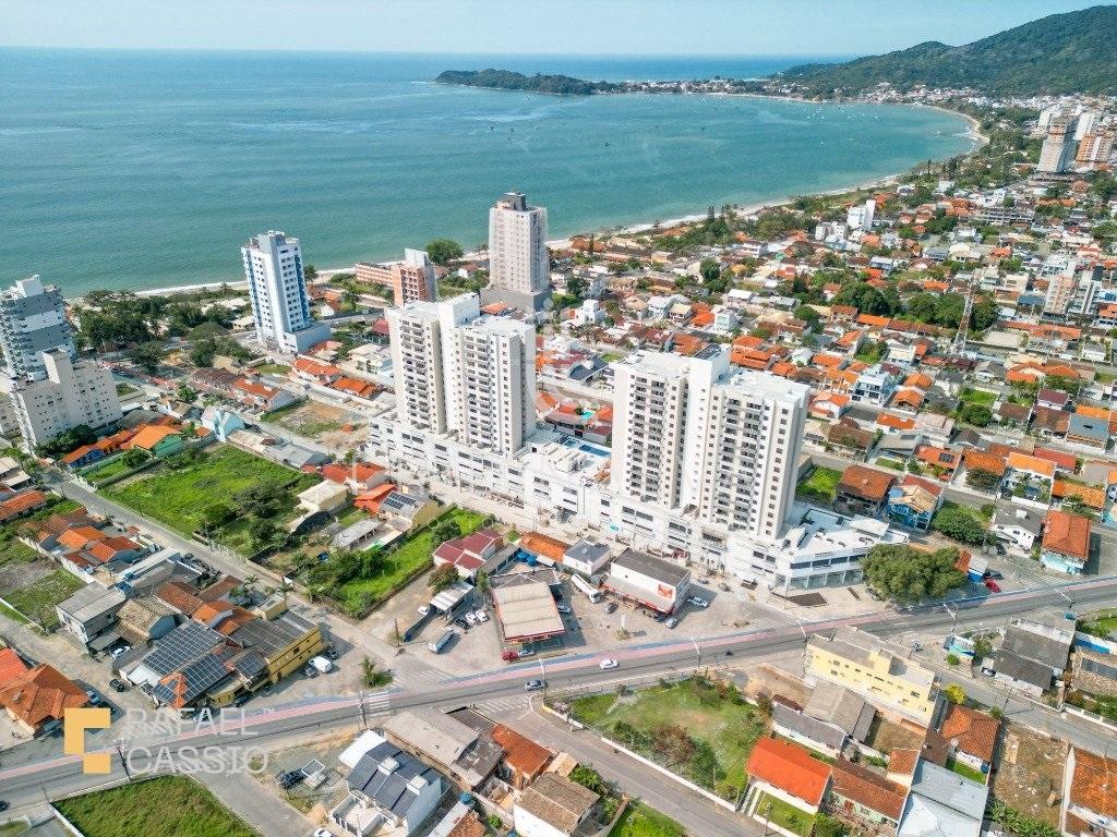 Apartamento à Venda no Skyline Comfort Club - Penha SC   permu...