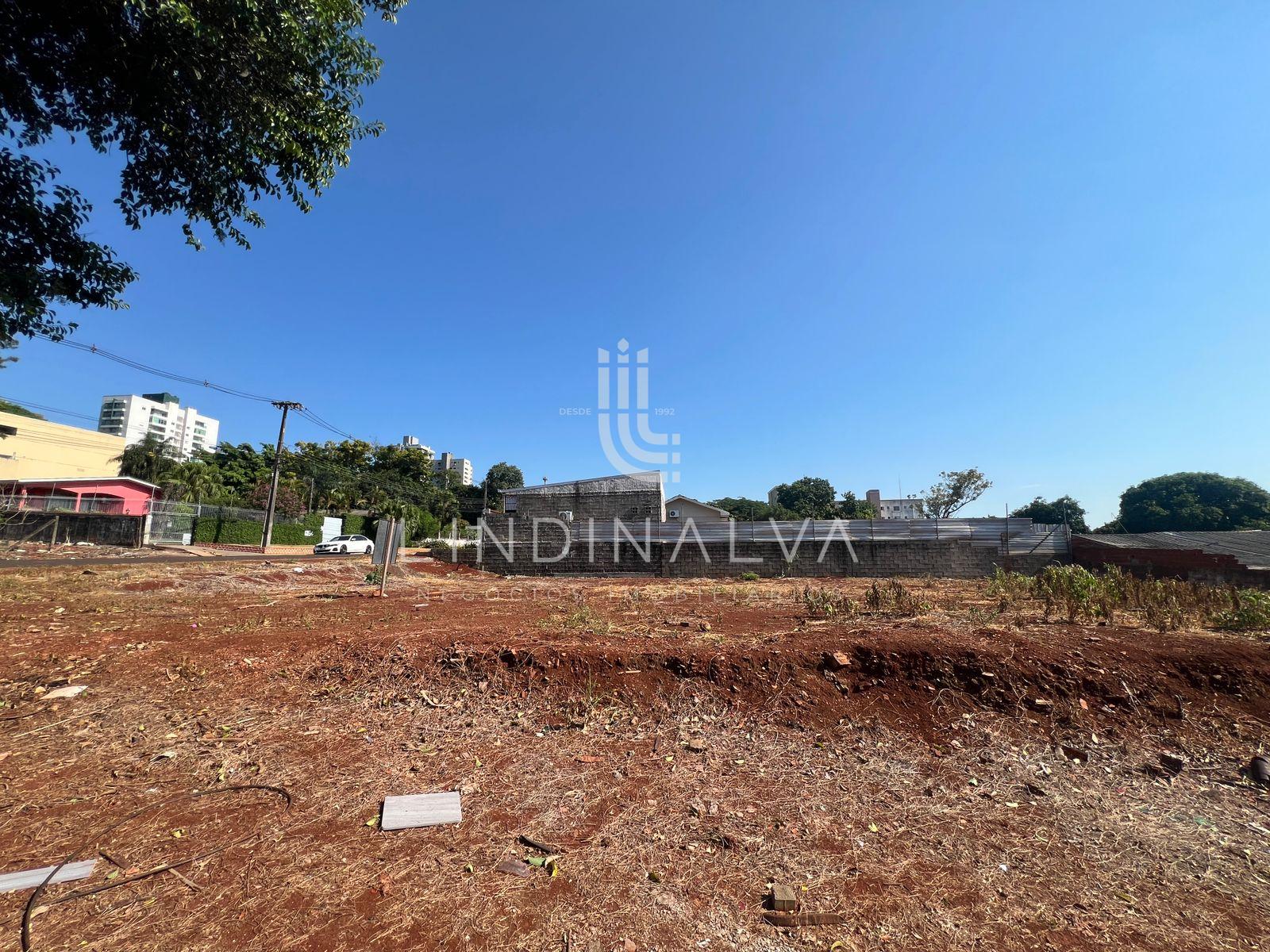 Terreno de esquina na Vila Maracanã, com 595 m2