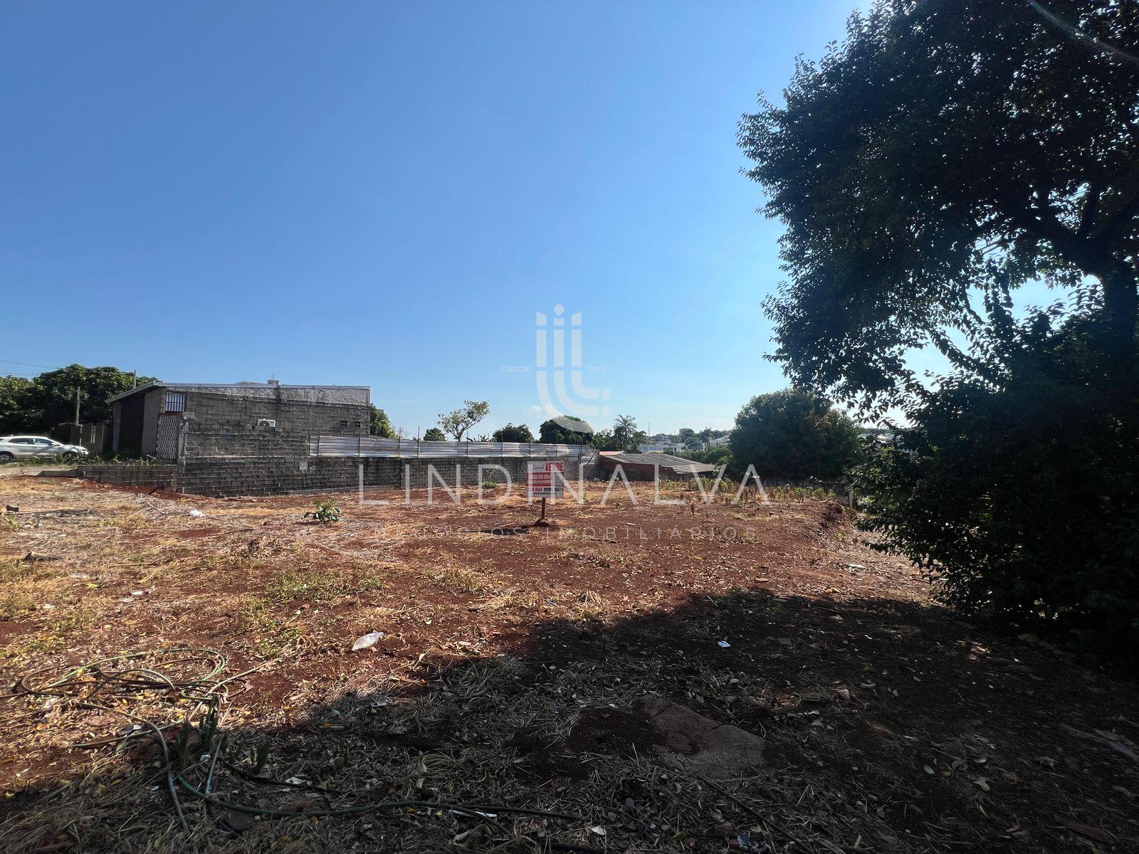 Terreno de esquina na Vila Maracanã, com 595 m2