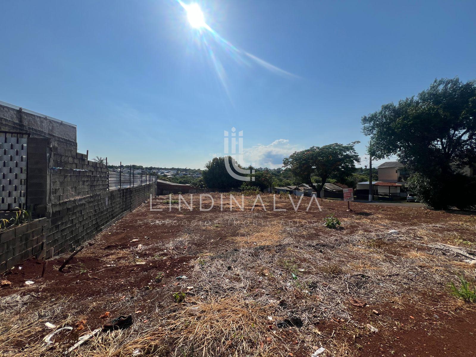 Terreno de esquina na Vila Maracanã, com 595 m2