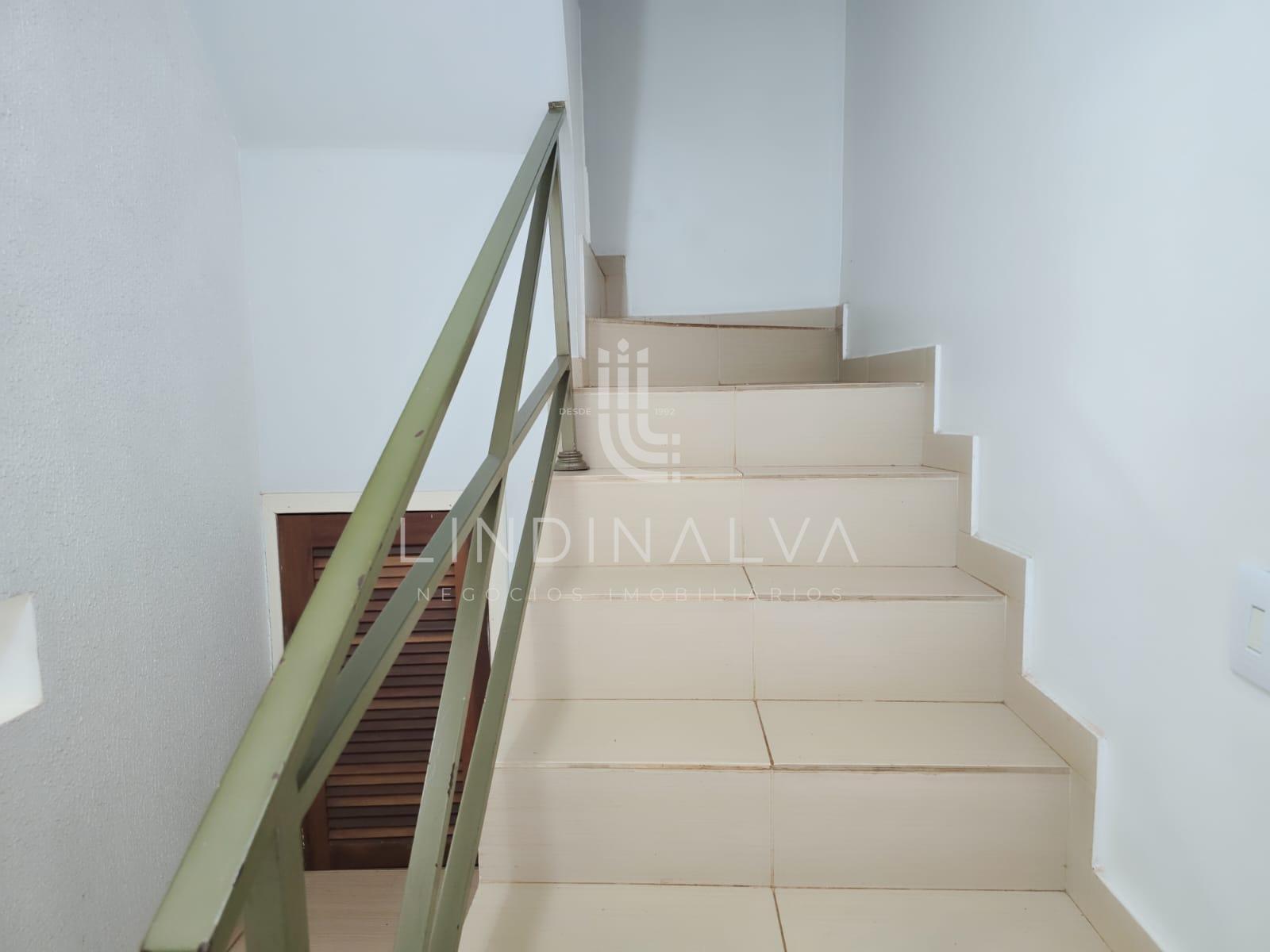 Sobrado semi mobiliado com 4 dormitórios no Jardim Lancaster